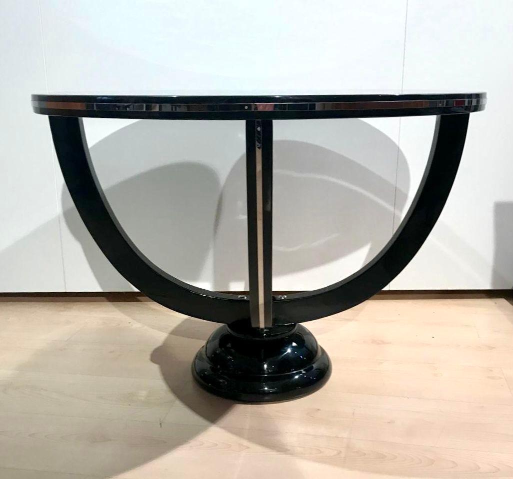 Français Table basse Art Déco, laque noire, garnitures métalliques, France circa 1930 en vente