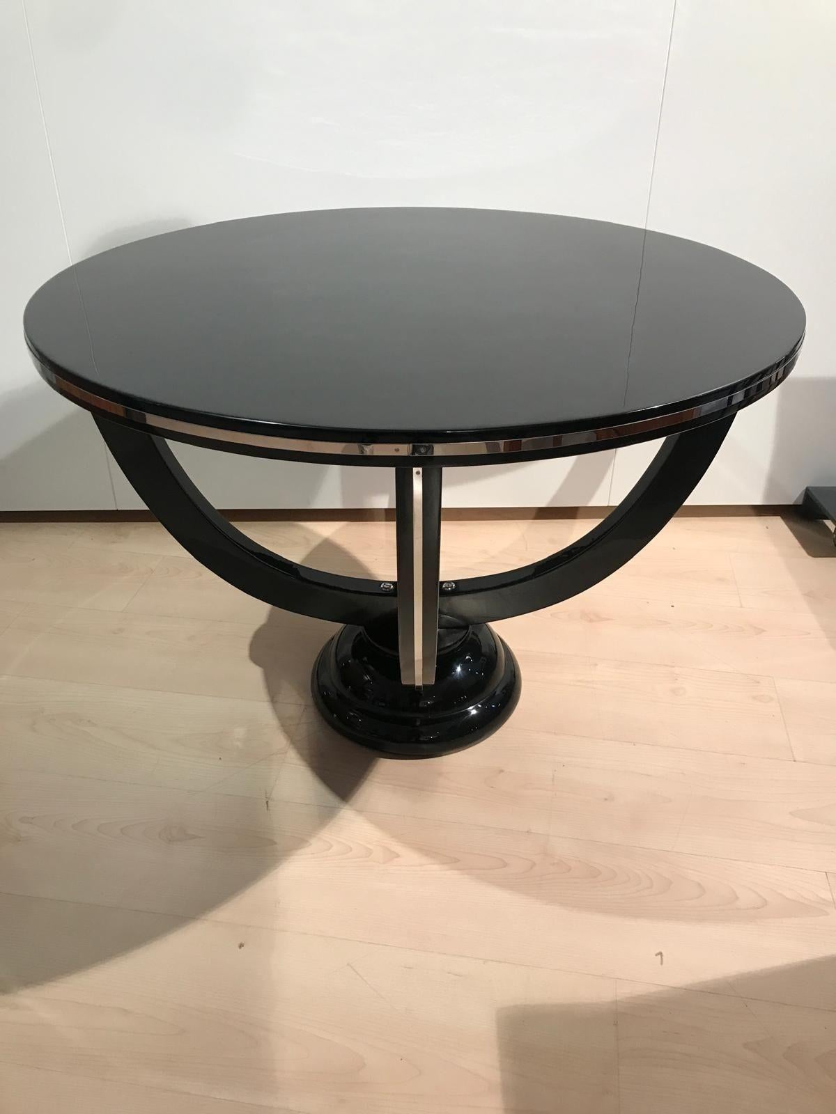 Laqué Table basse Art Déco, laque noire, garnitures métalliques, France circa 1930 en vente
