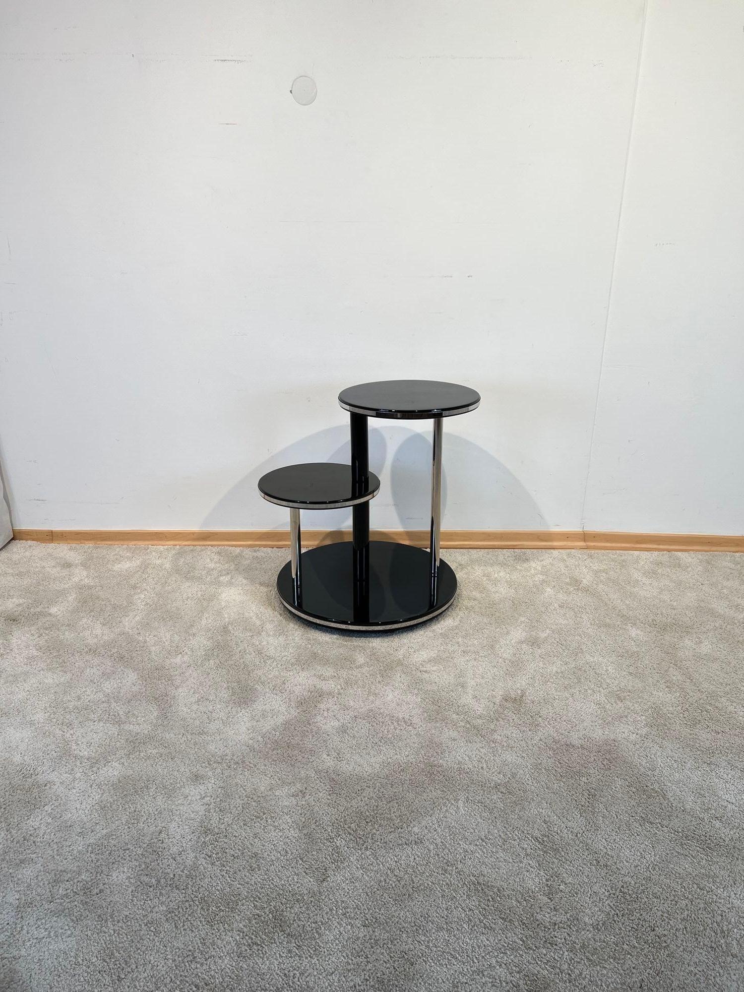 Stainless Steel Art Deco Round Side Table, Black Lacquer, Chrome, Metal Trims, France circa 1930 For Sale