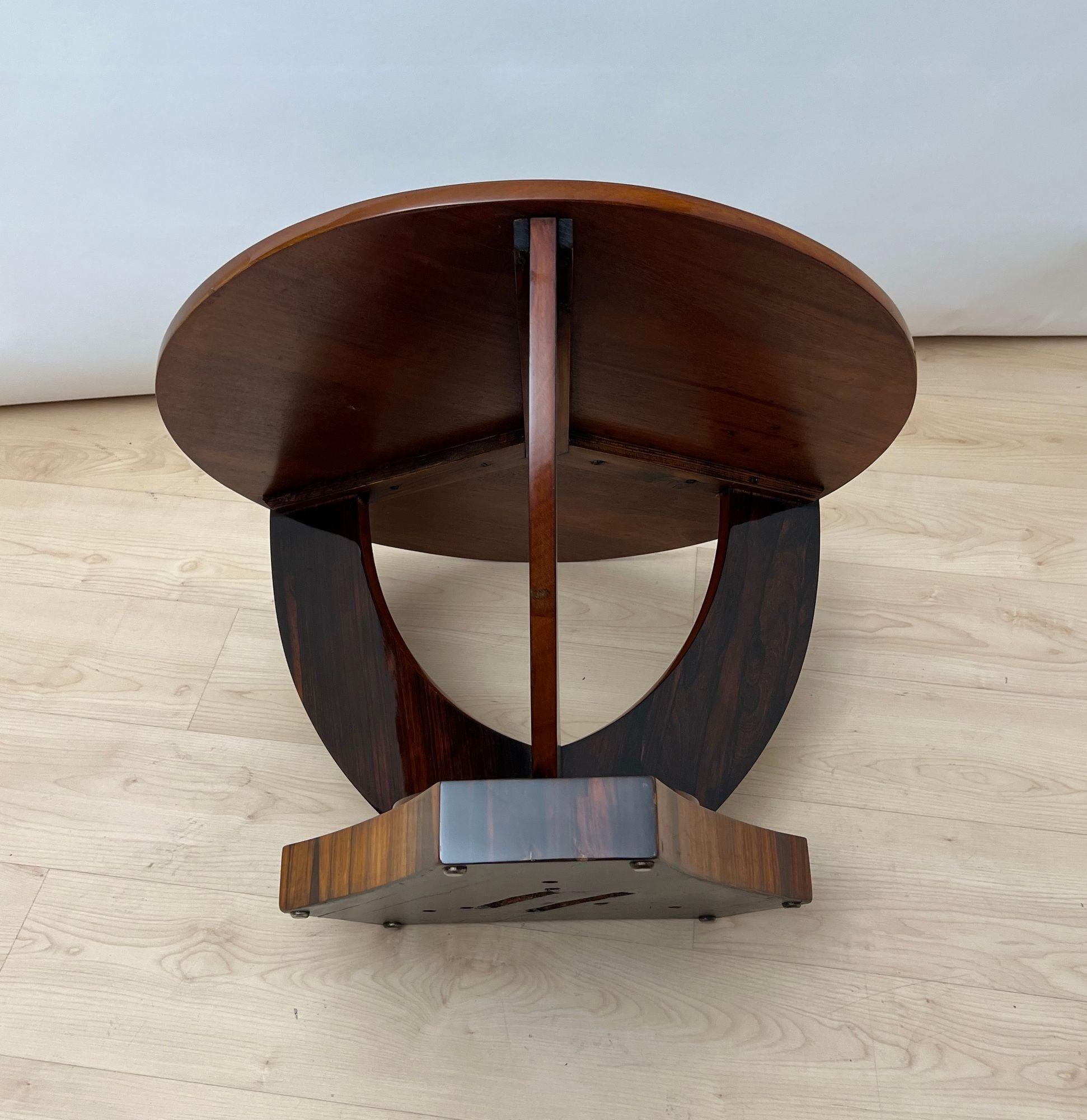 Table d'appoint ronde Art Déco, placage de bois de rose, France circa 1930 en vente 9