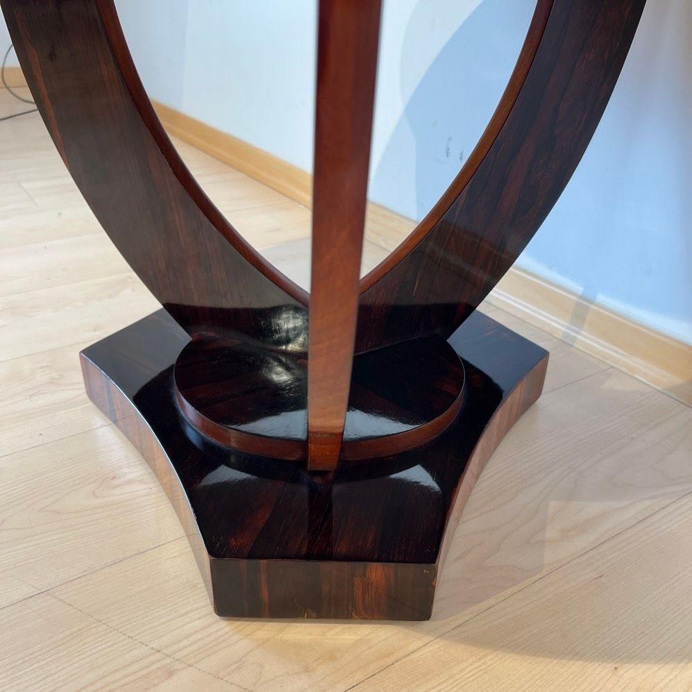 Art déco Table d'appoint ronde Art Déco, placage de bois de rose, France circa 1930 en vente