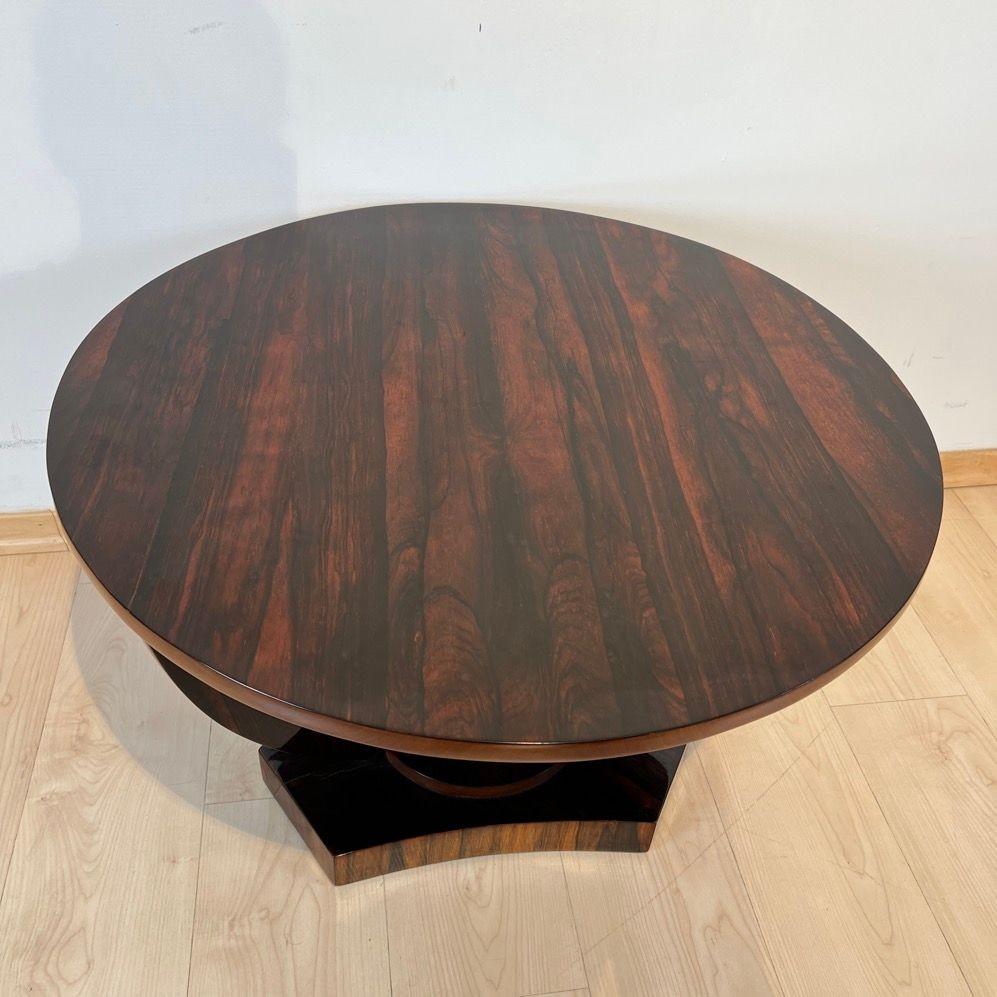 Verre Table d'appoint ronde Art Déco, placage de bois de rose, France circa 1930 en vente