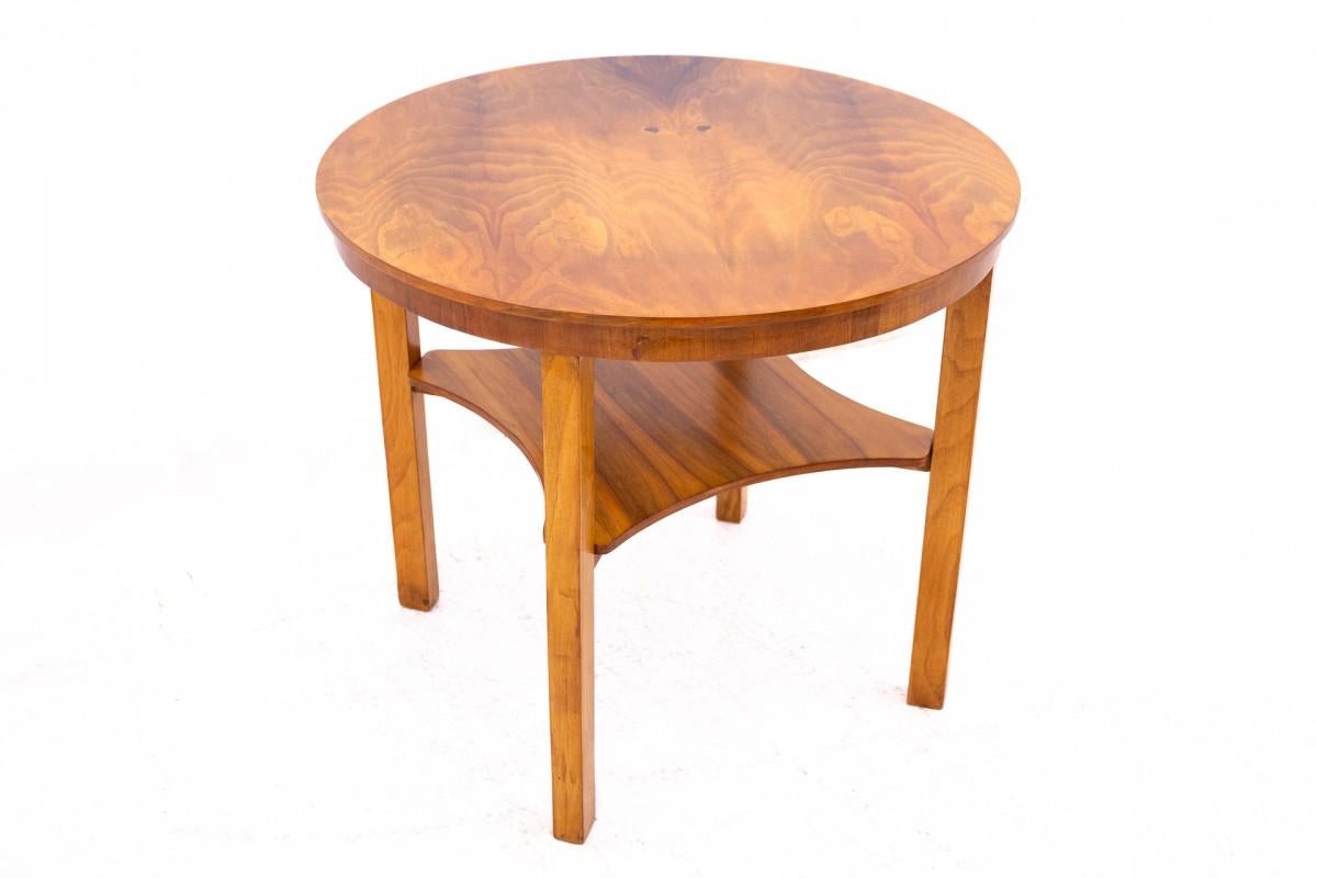 Art Deco round table from around 1950, Poland. After renovation. In Good Condition For Sale In Chorzów, PL