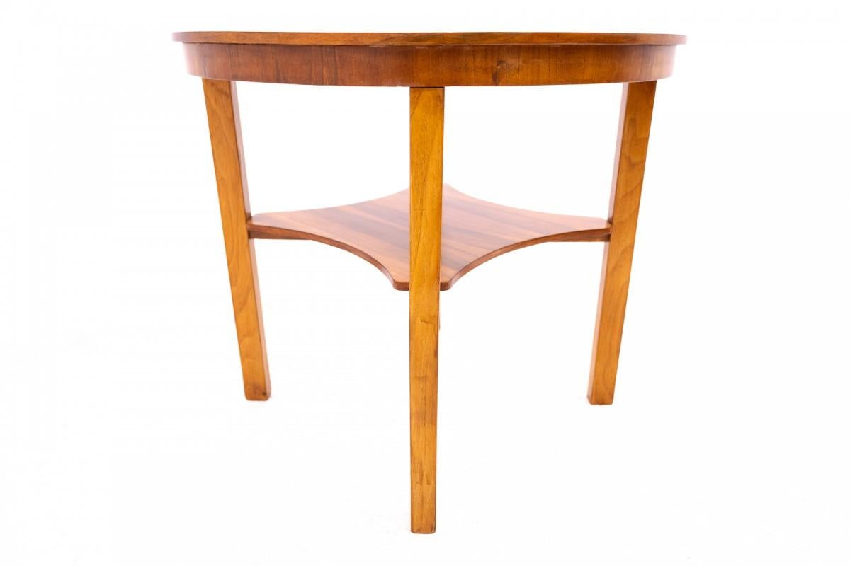 Art Deco round table from around 1950, Poland. After renovation. For Sale 2