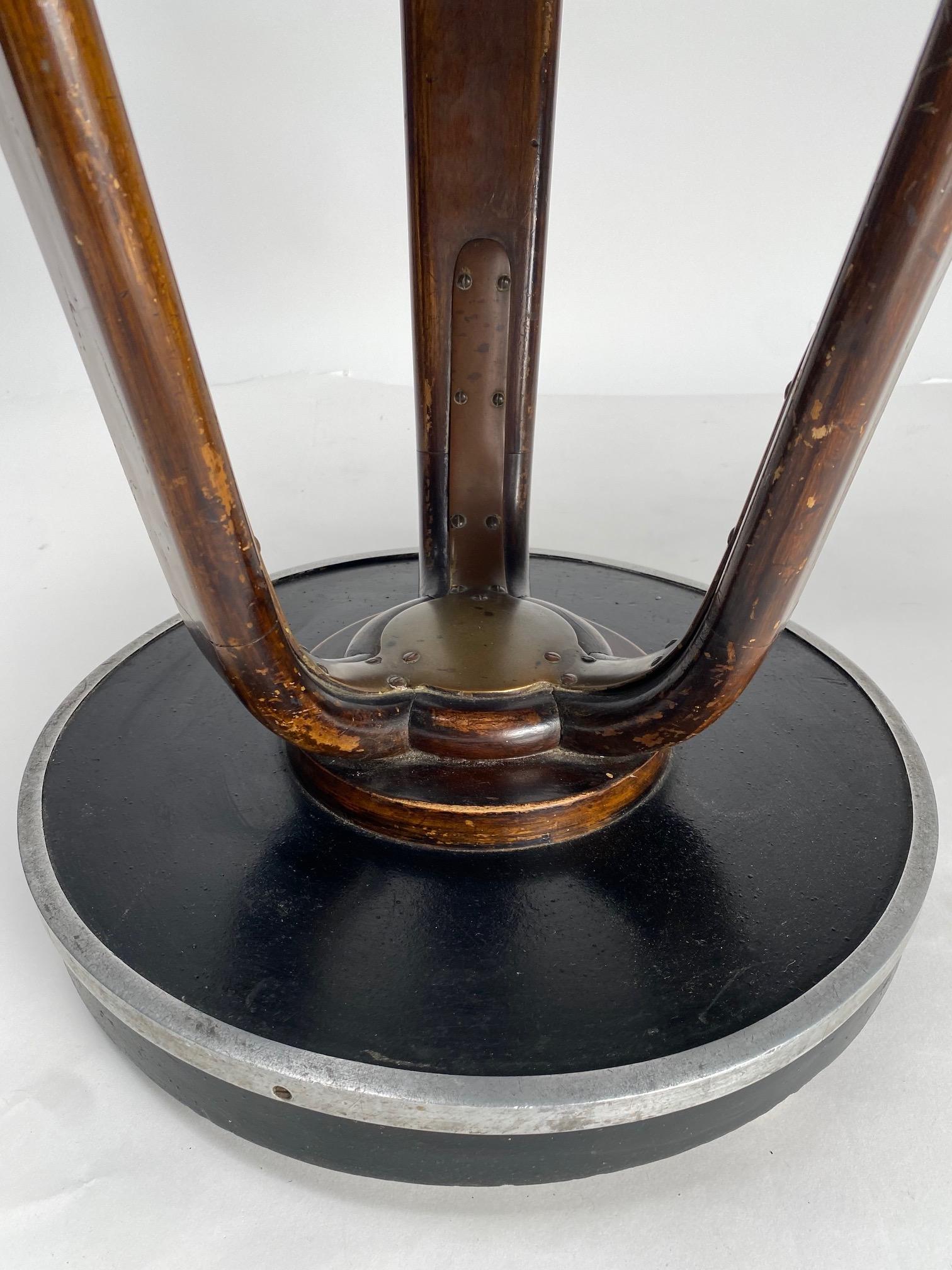 Table ronde Art déco en bois et métal, Italie, années 1930 Bon état - En vente à Argelato, BO