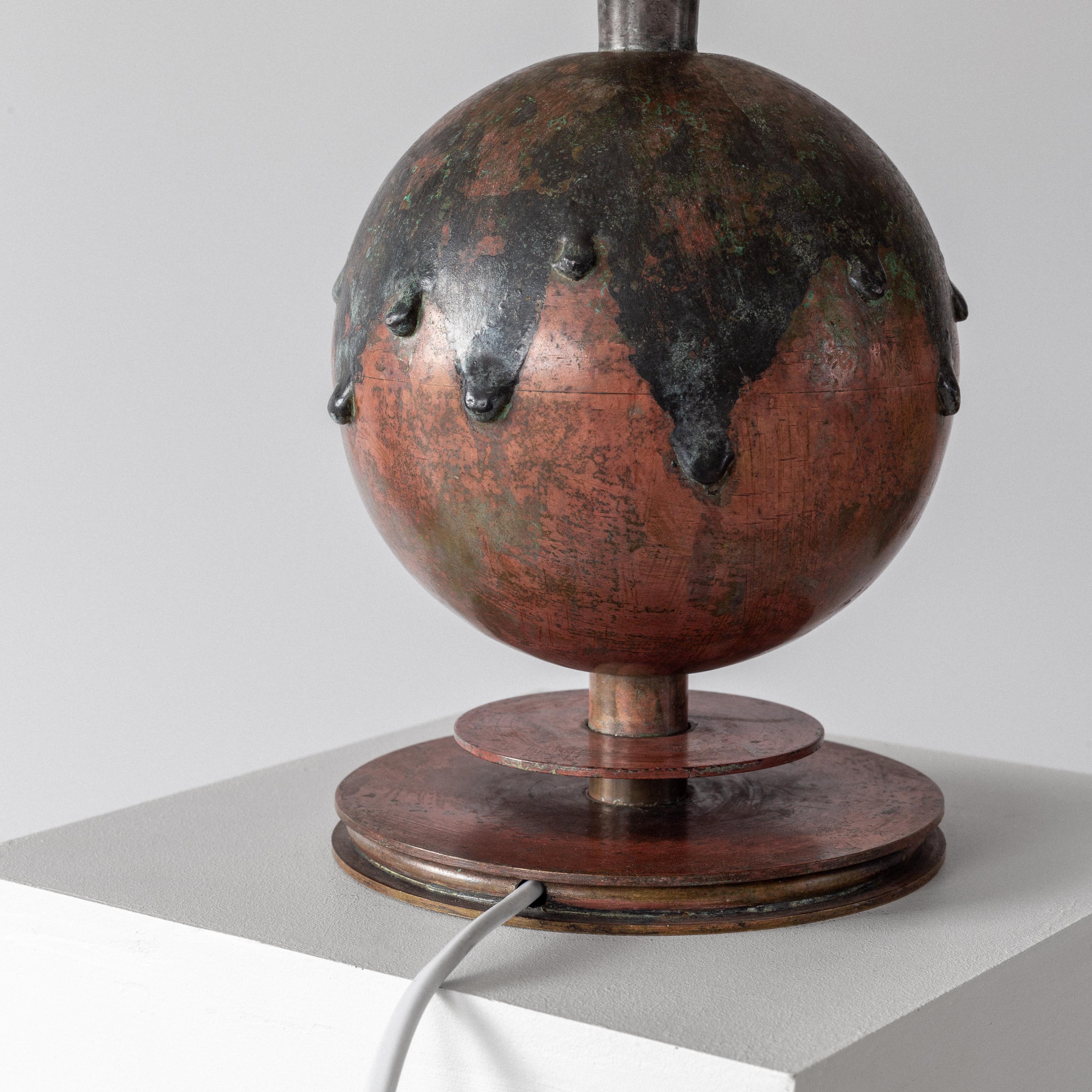 XX secolo Lampada da tavolo sferica in bronzo patinato, Art Déco, Svezia, anni '30 in vendita