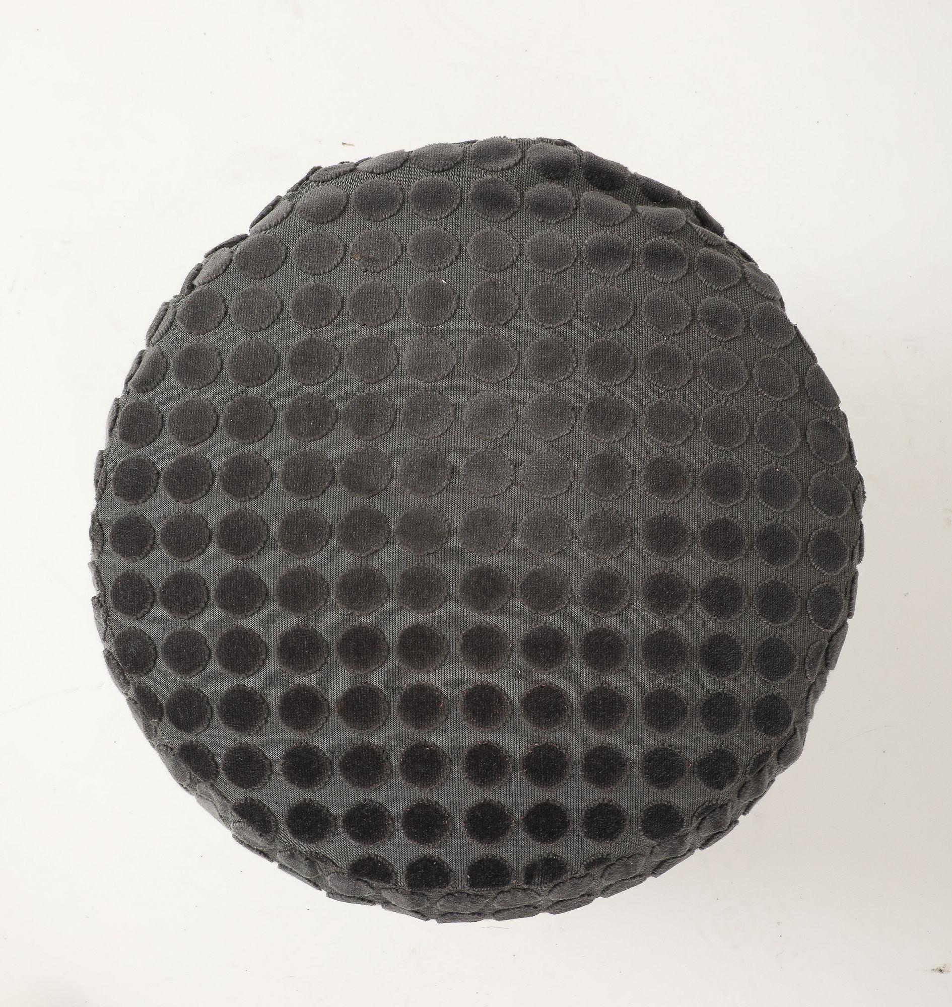 Otomana Art Decó redonda texturizada con base de metal, años 20 franceses en venta 4