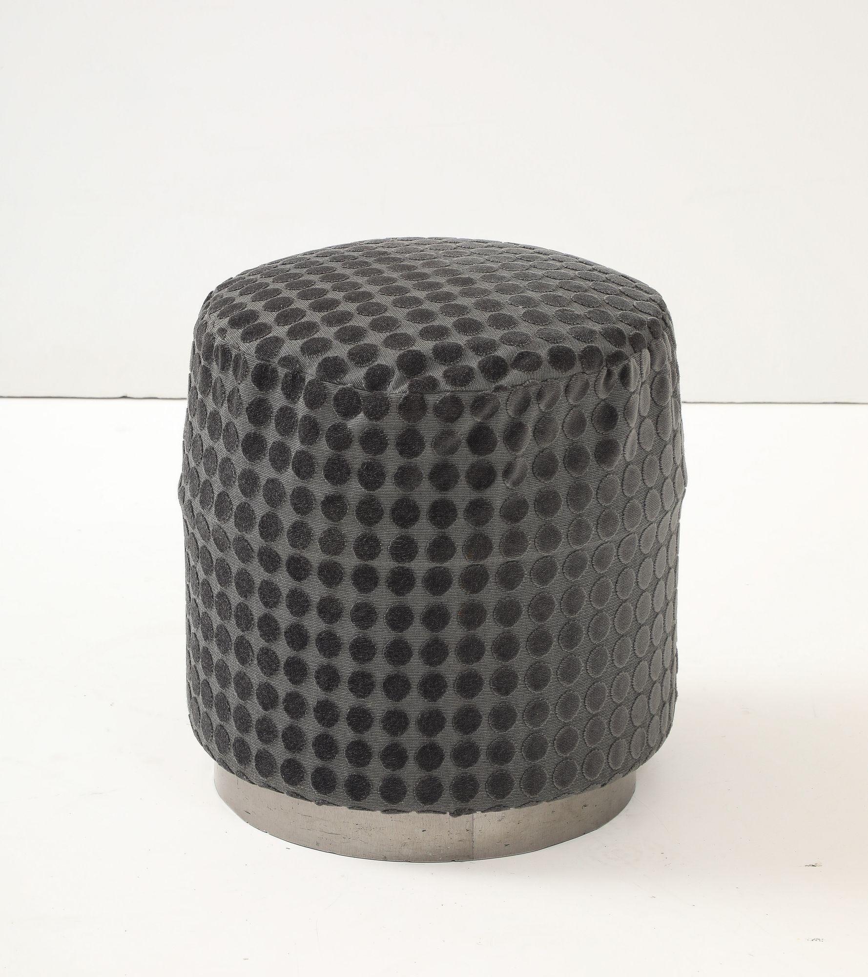 Otomana Art Decó redonda texturizada con base de metal, años 20 franceses Metal en venta