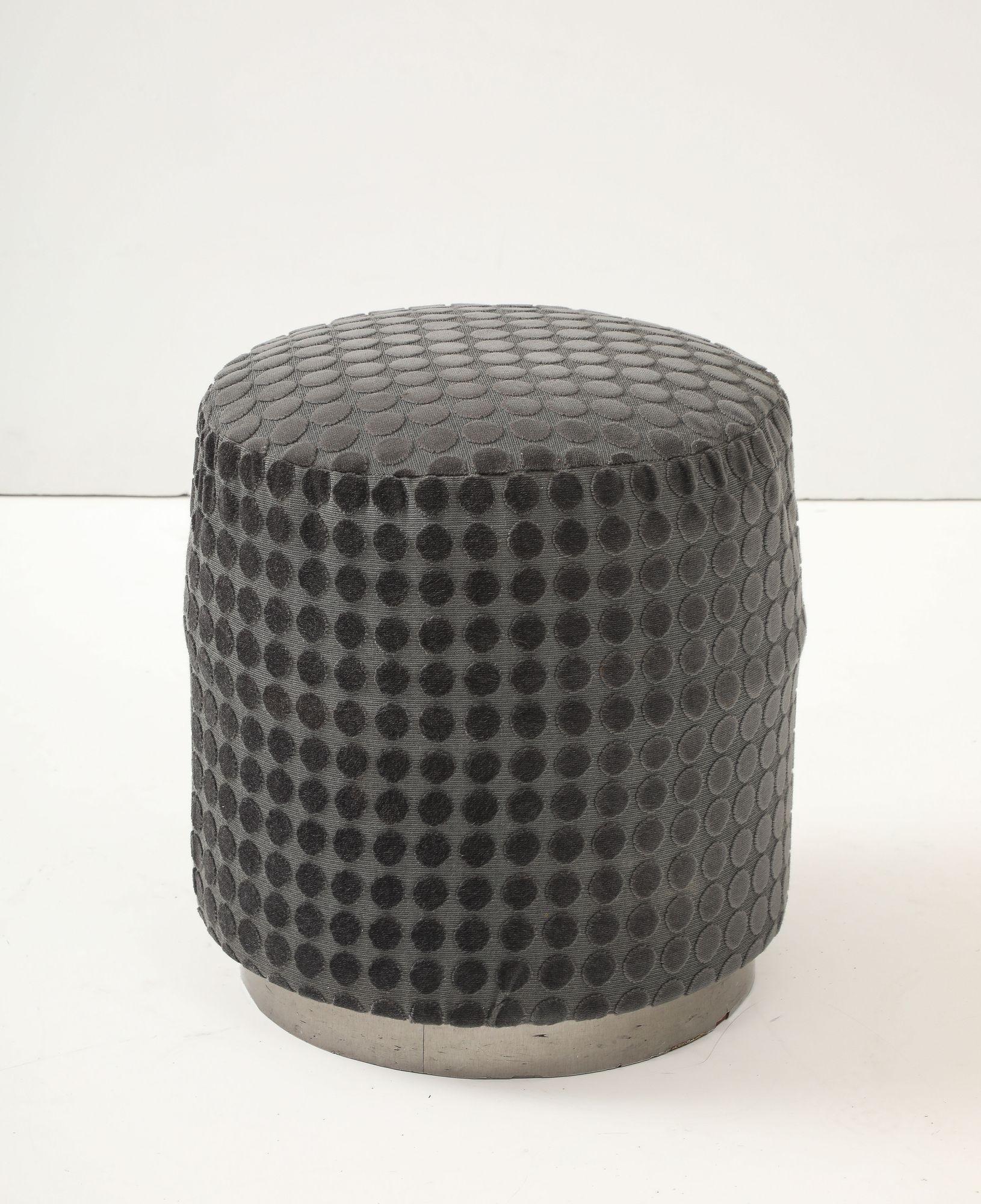 Otomana Art Decó redonda texturizada con base de metal, años 20 franceses en venta 3