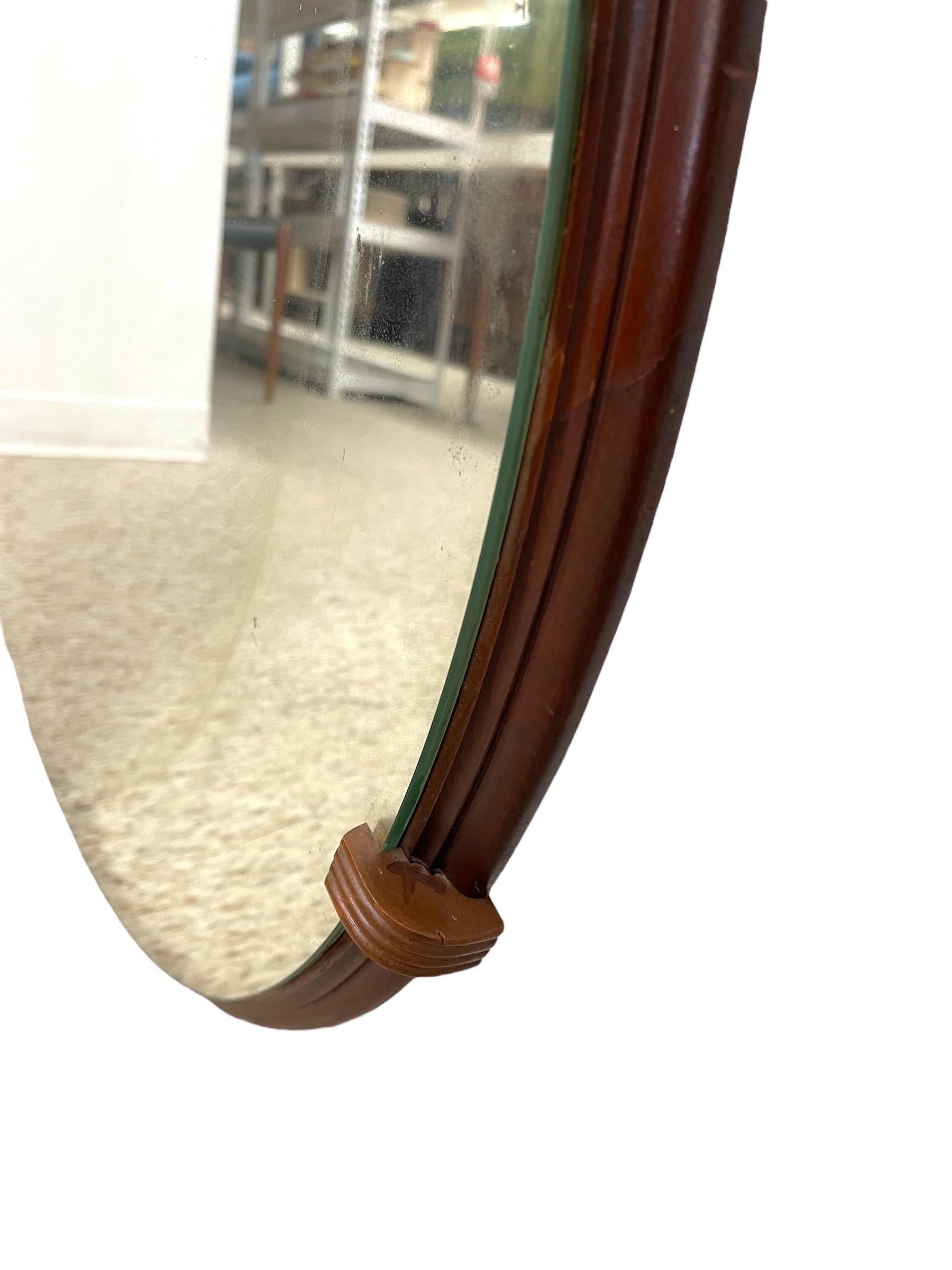Art Deco Round Wall Mirror with Ribbed Clips In Good Condition For Sale In Seattle, WA