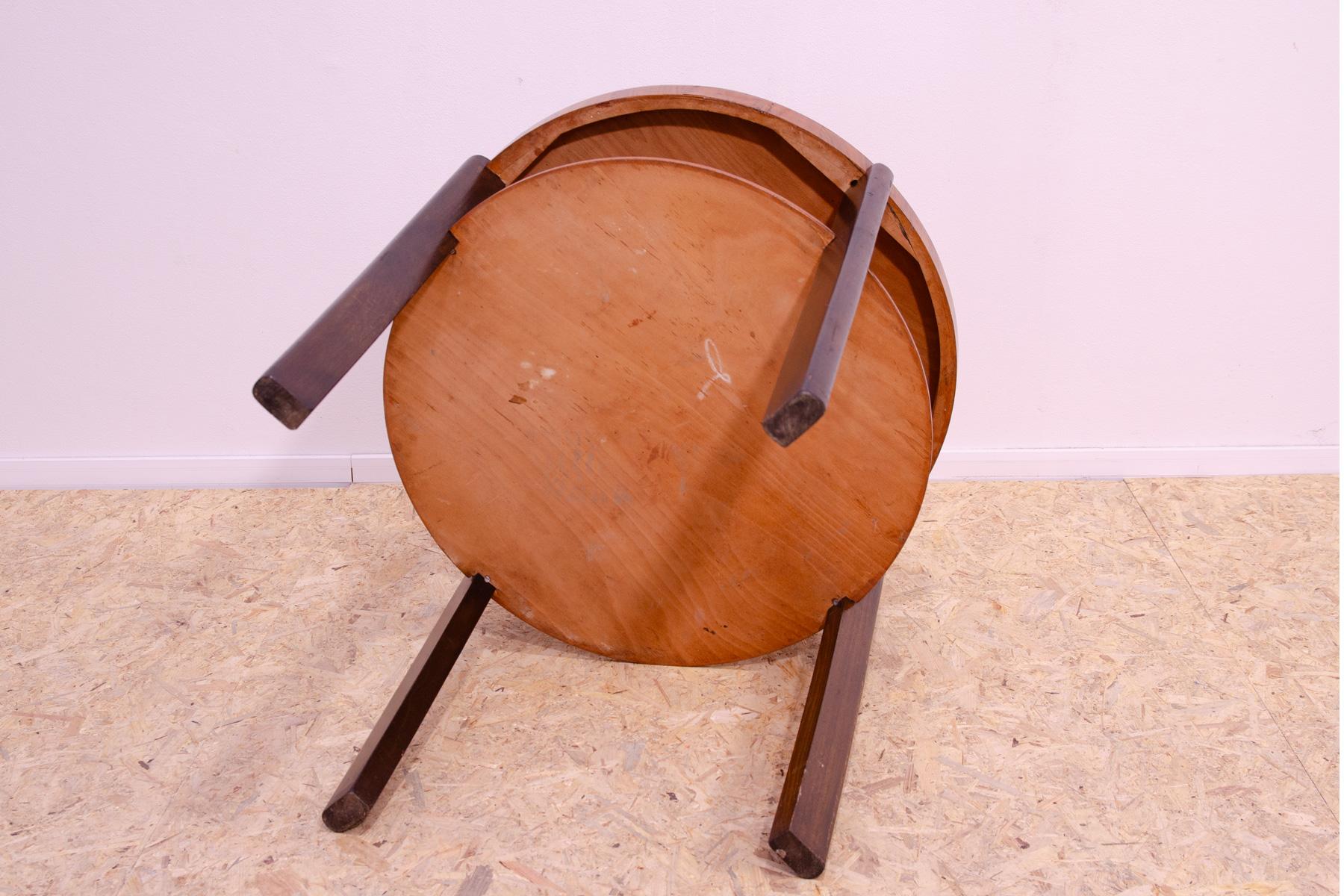 ART DECO round walnut coffee table, Czechoslovakia, 1930´s For Sale 10