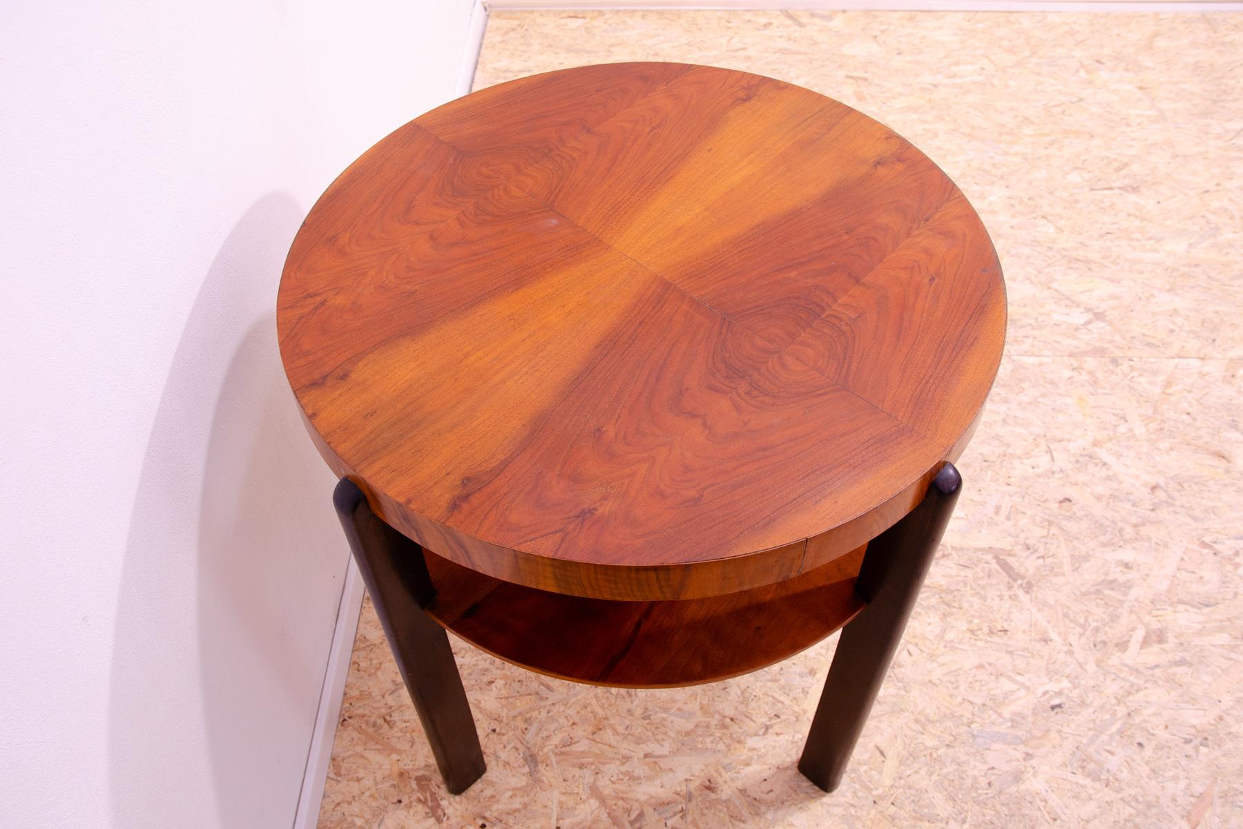 ART DECO round walnut coffee table, Czechoslovakia, 1930´s For Sale 1