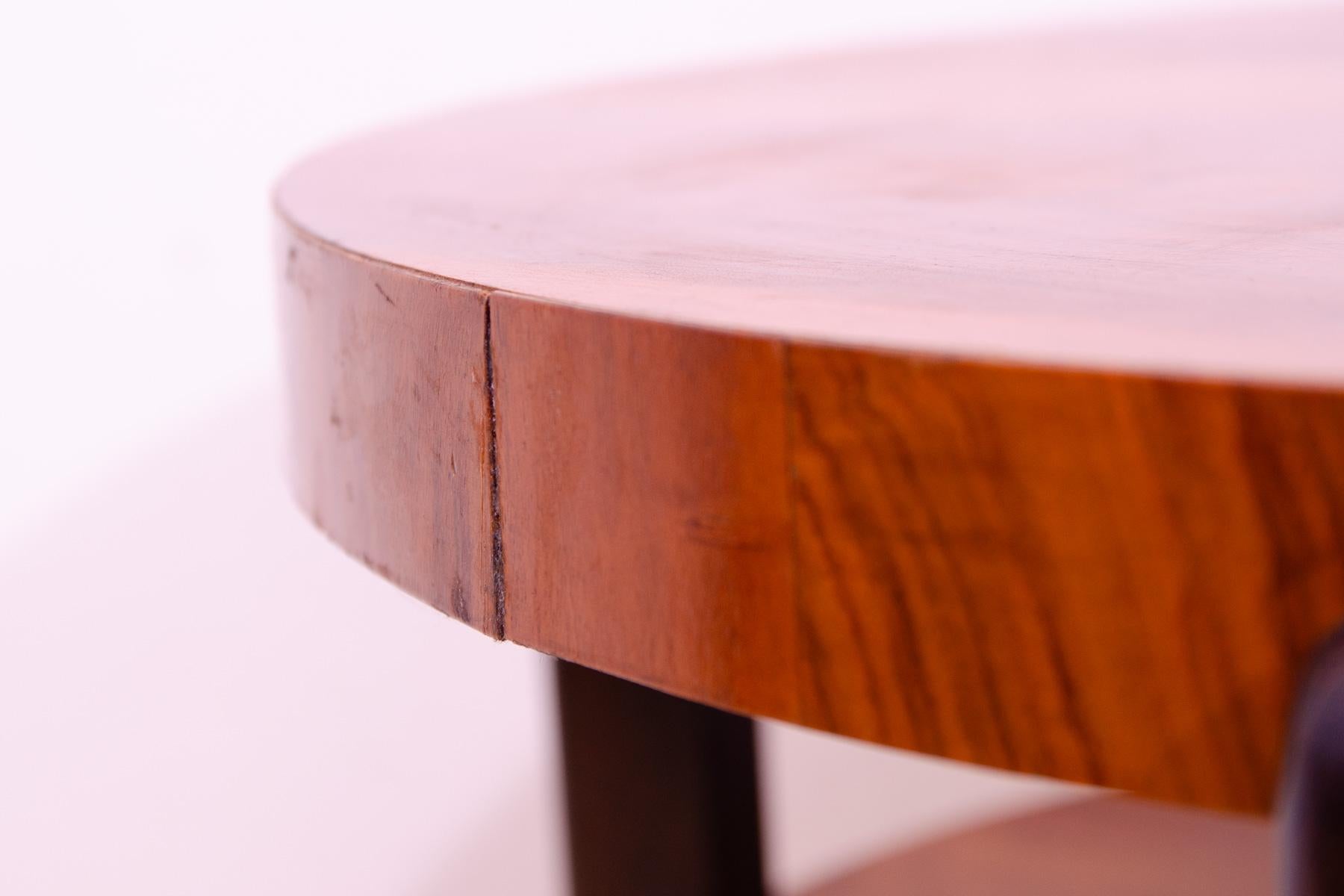 ART DECO round walnut coffee table, Czechoslovakia, 1930´s For Sale 2