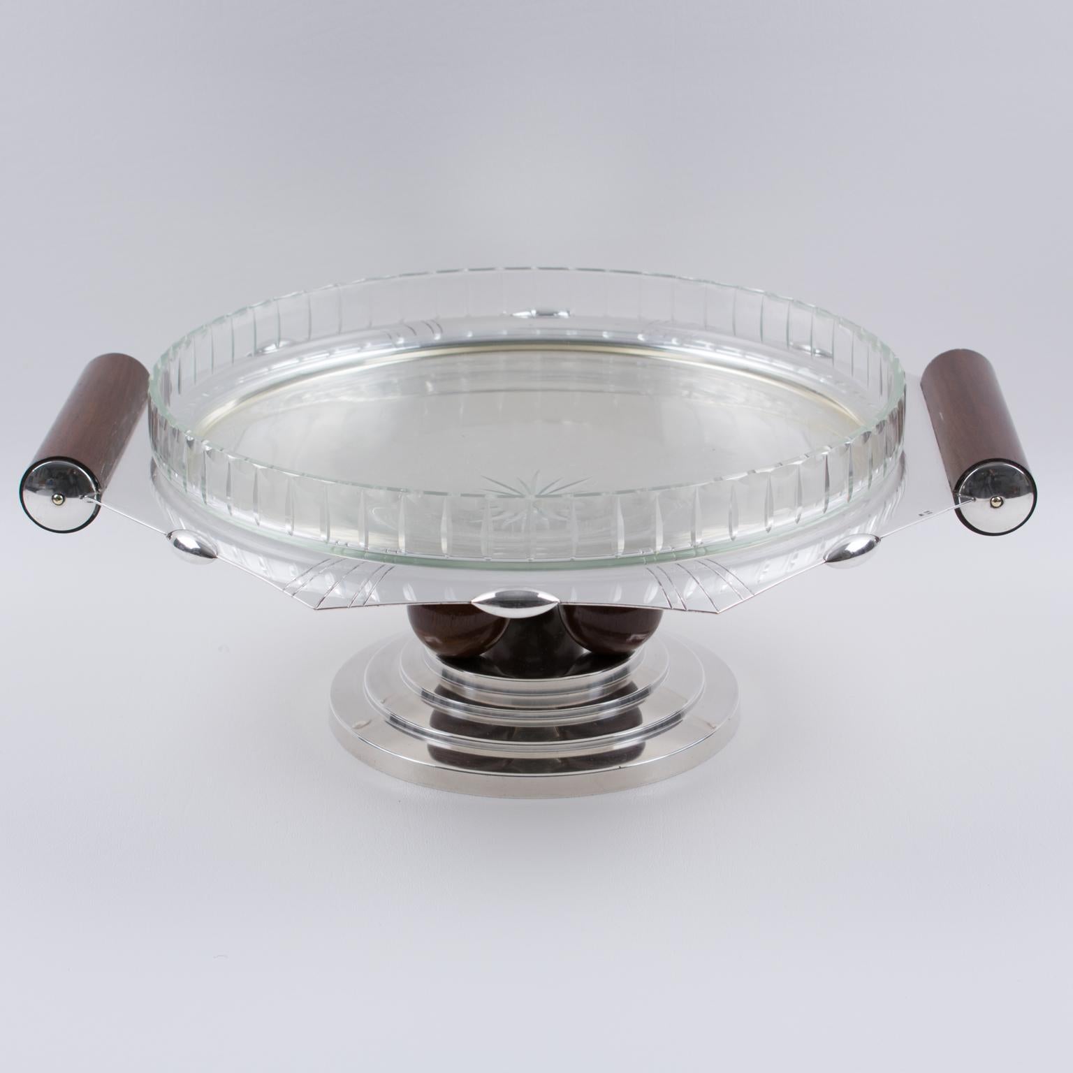 Superb timeless and Classic Art Deco polished silver plate pedestal bowl, great centerpiece or serving dish by silversmith Roux & Marquiand, France. Modernist design with round stepped bottom and three Macassar balls base, funnel shaped dish with