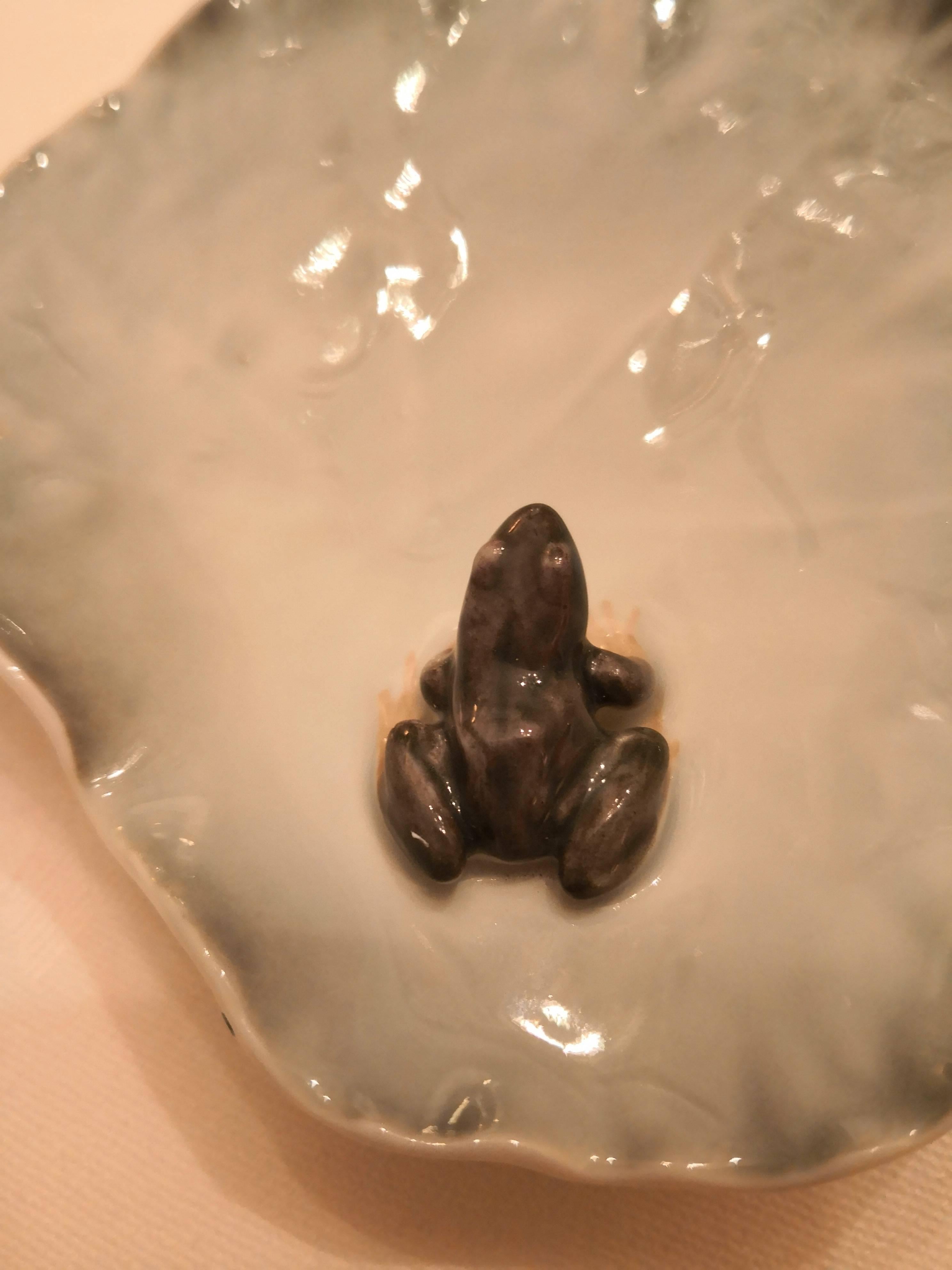 Danois Royal Copenhagen Plat en forme de feuille avec grenouille