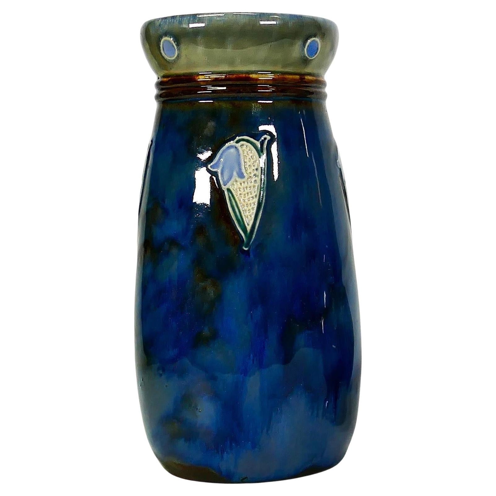 Art Deco  Royal Doulton Steingut-Vase, signiert. Gestempelt.