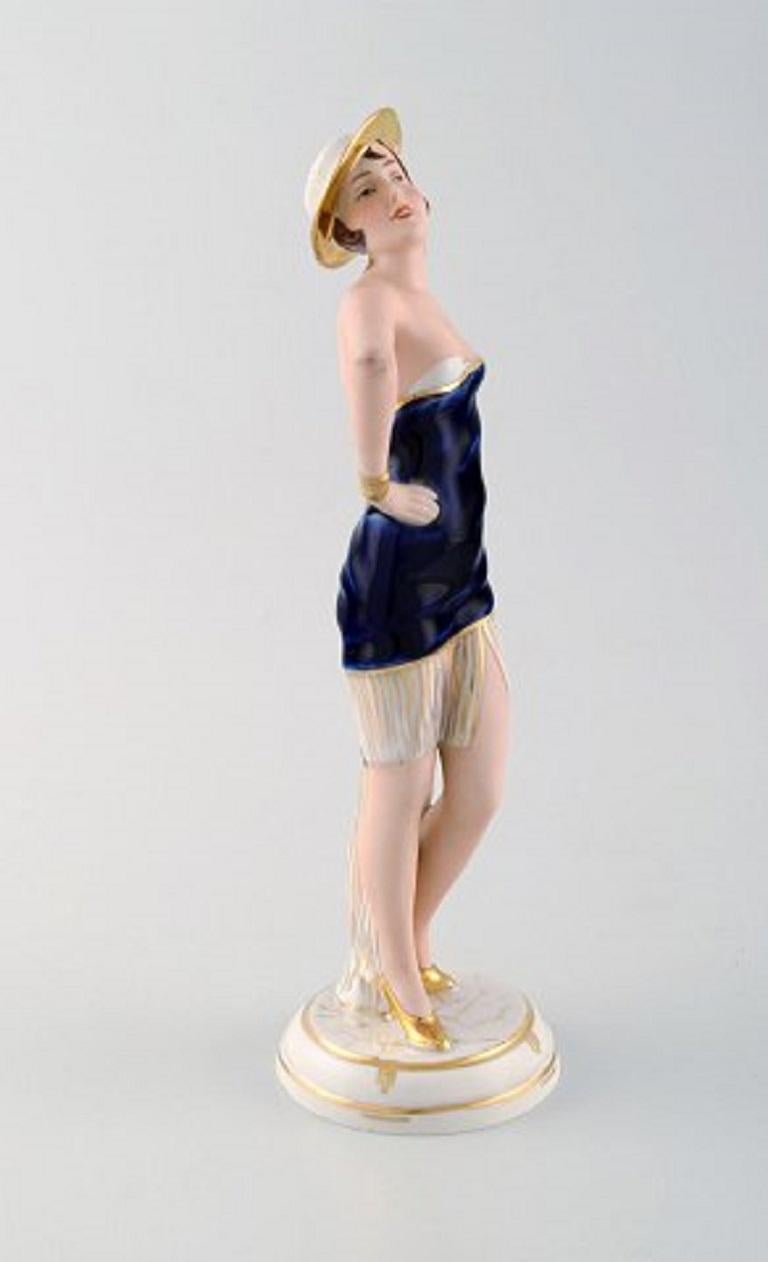 Art Deco Royal Dux hand painted porcelain figurine. Posing woman, Czech Republic, 1940s.
Measures: 25.5 x 10 cm.
Stamped.
In perfect condition.