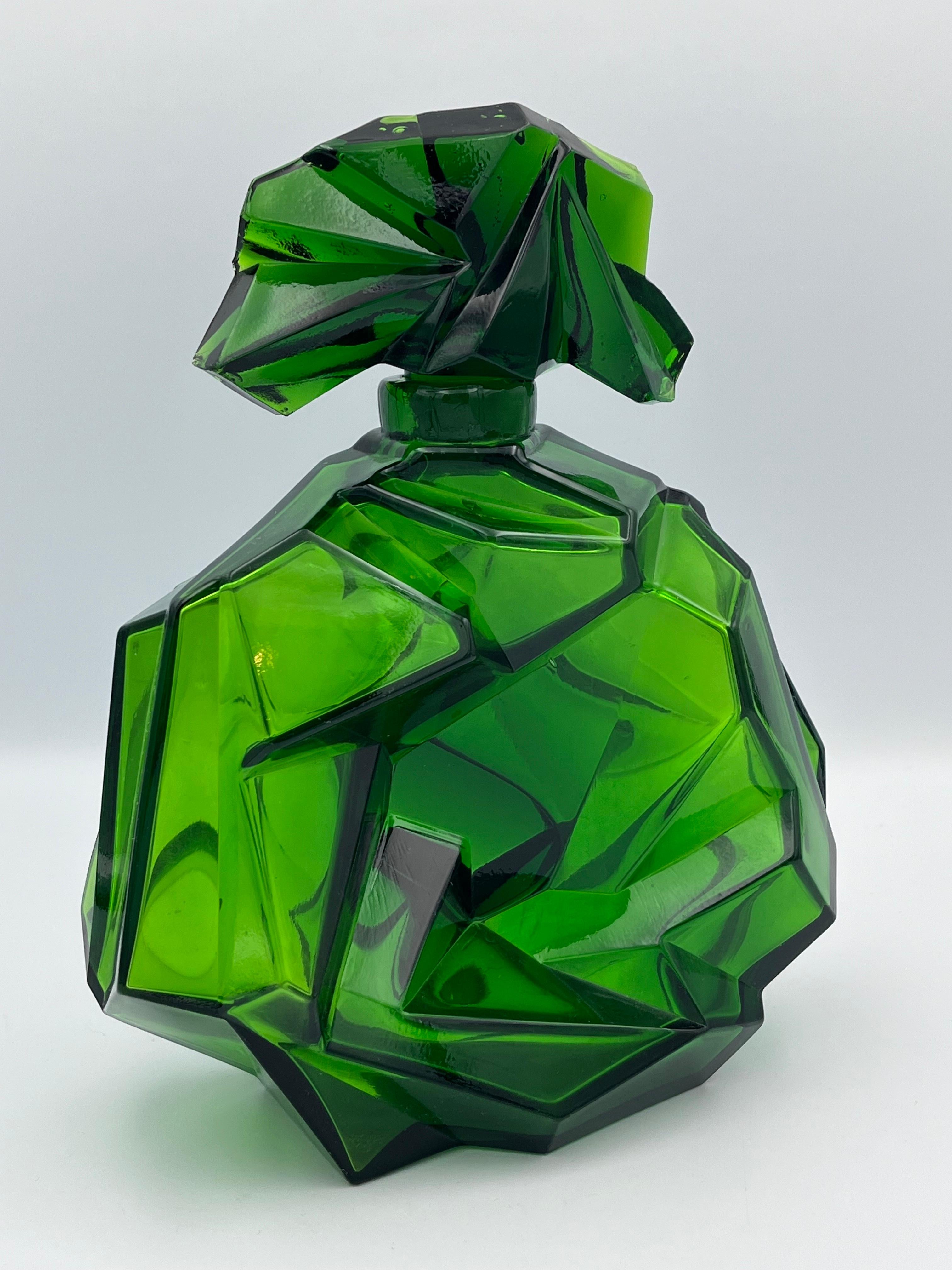 Early 20th Century Art Deco Ruba Rombic Jungle Green Glass Decanter by Rubin Haley for Consolodated For Sale