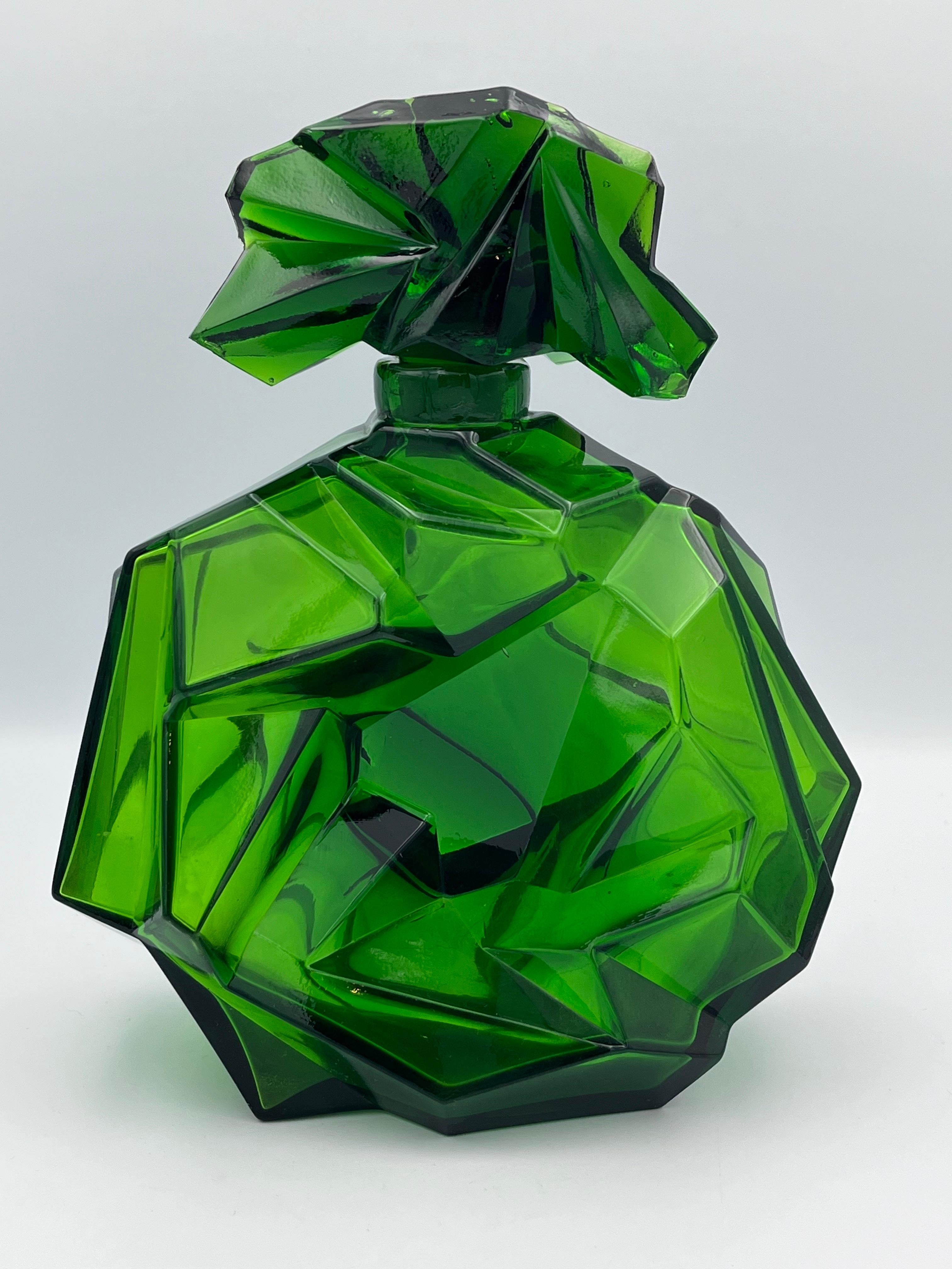 Art Deco Ruba Rombic Jungle Green Glass Decanter by Rubin Haley for Consolodated For Sale 1
