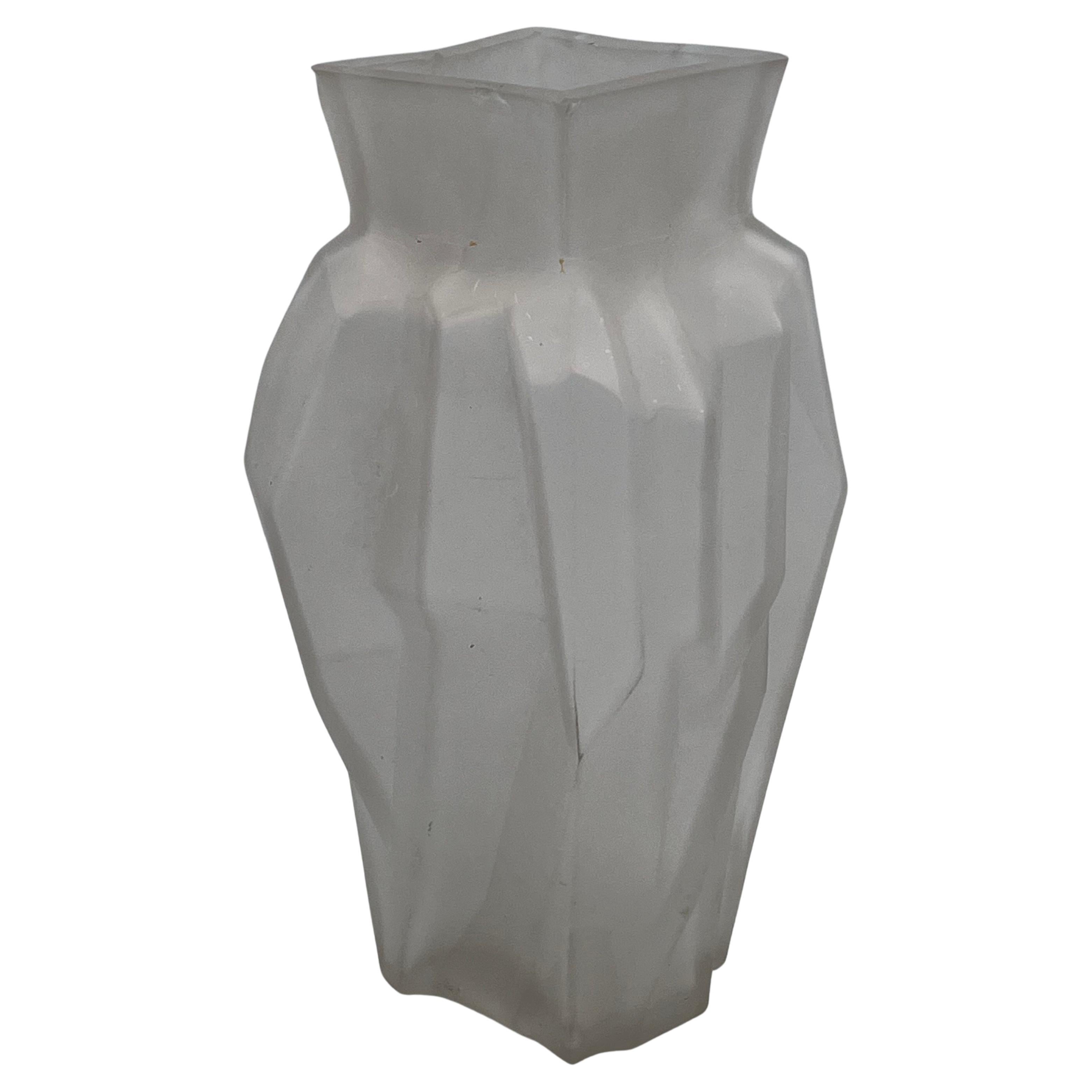 Kubistische Art-Déco-Vase aus mattiertem Glas, Ruba Rombic, modernistischer Stil