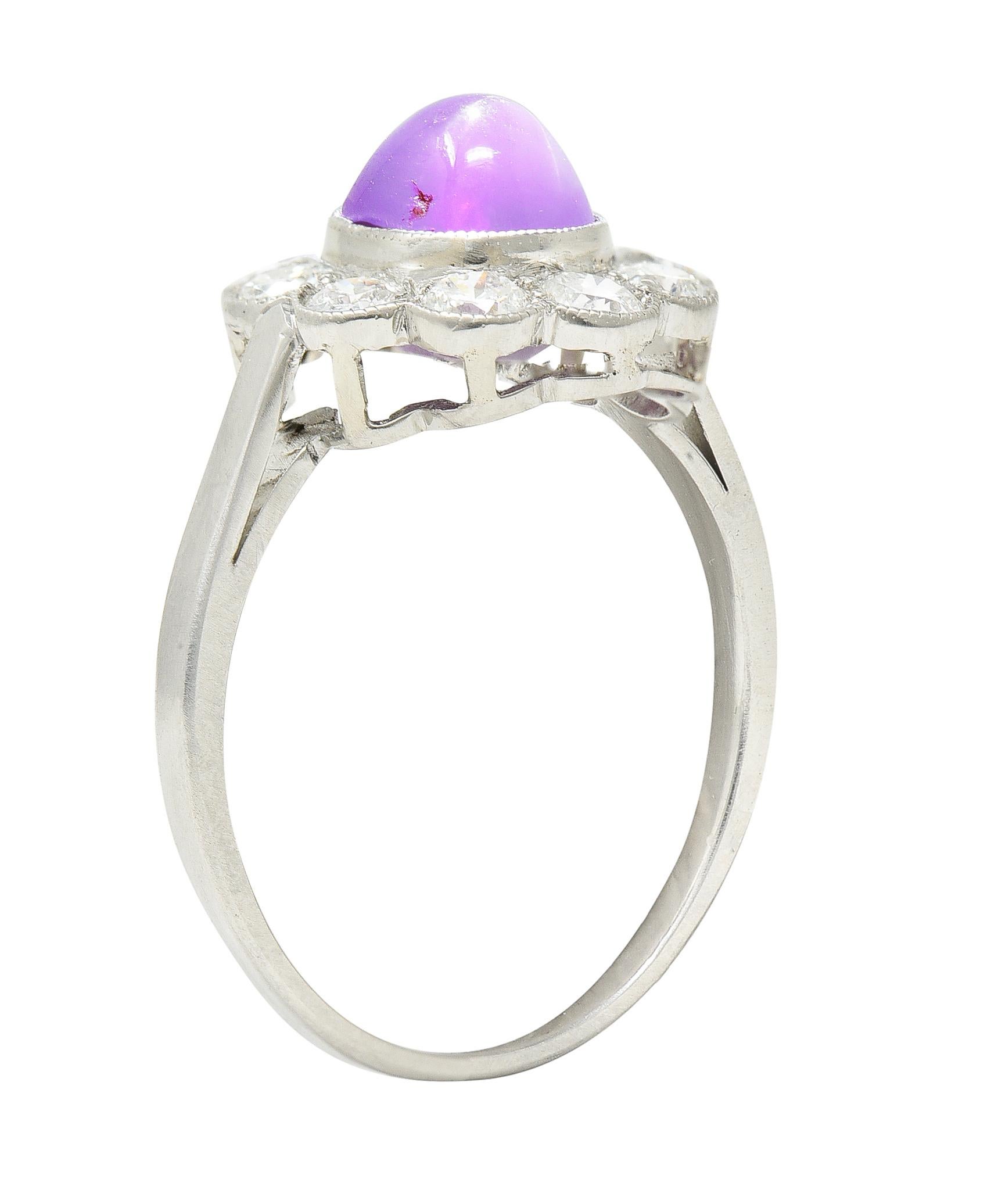 Art Deco Rubin 3,85 Karat Stern-Rubin Bullet Cabochon Diamant Platin Halo-Ring  im Angebot 4