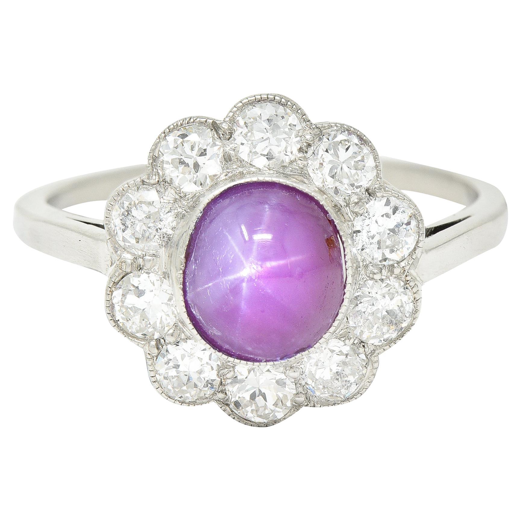 Art Deco Rubin 3,85 Karat Stern-Rubin Bullet Cabochon Diamant Platin Halo-Ring  im Angebot