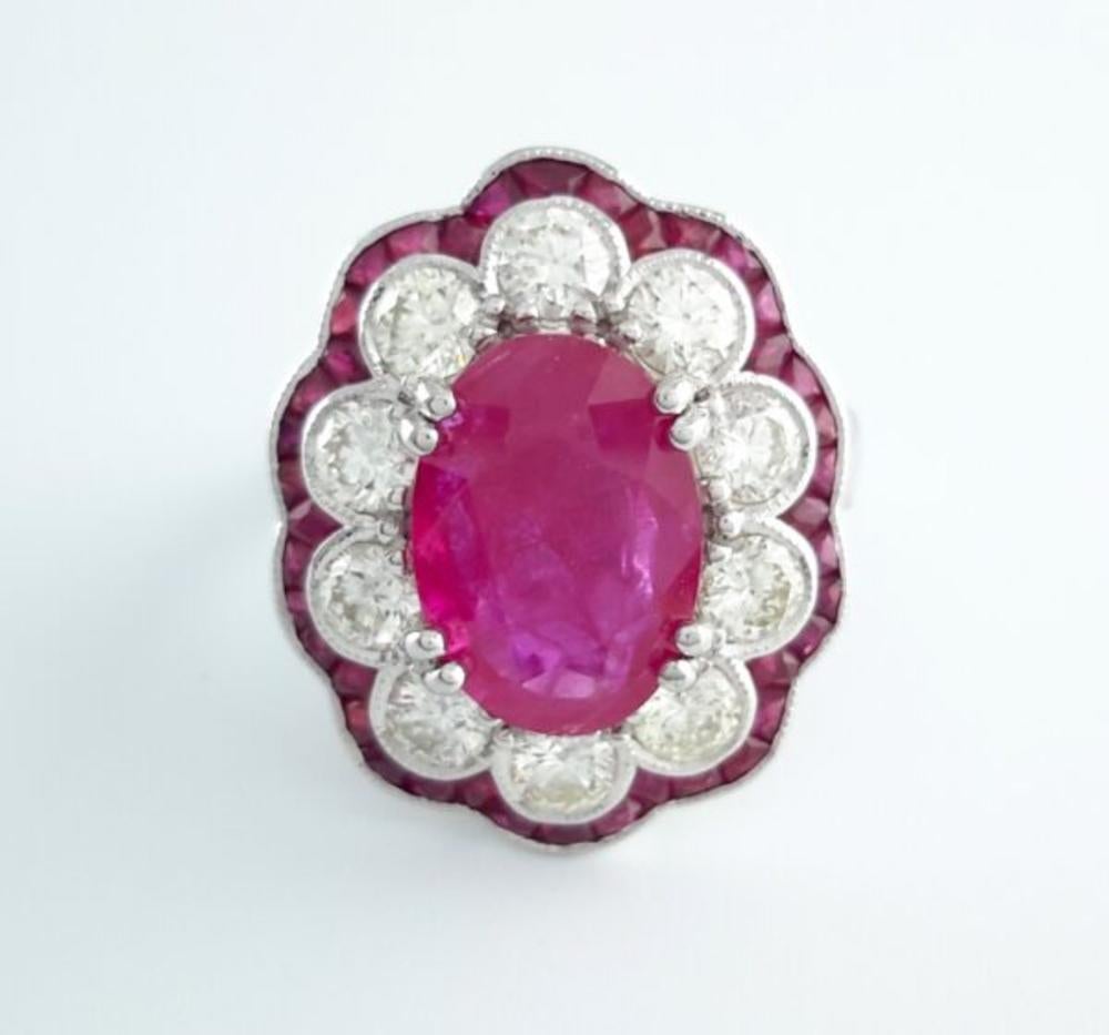 Art Deco Rubin 4,22 Karat Diamant Blumenring (Ovalschliff) im Angebot