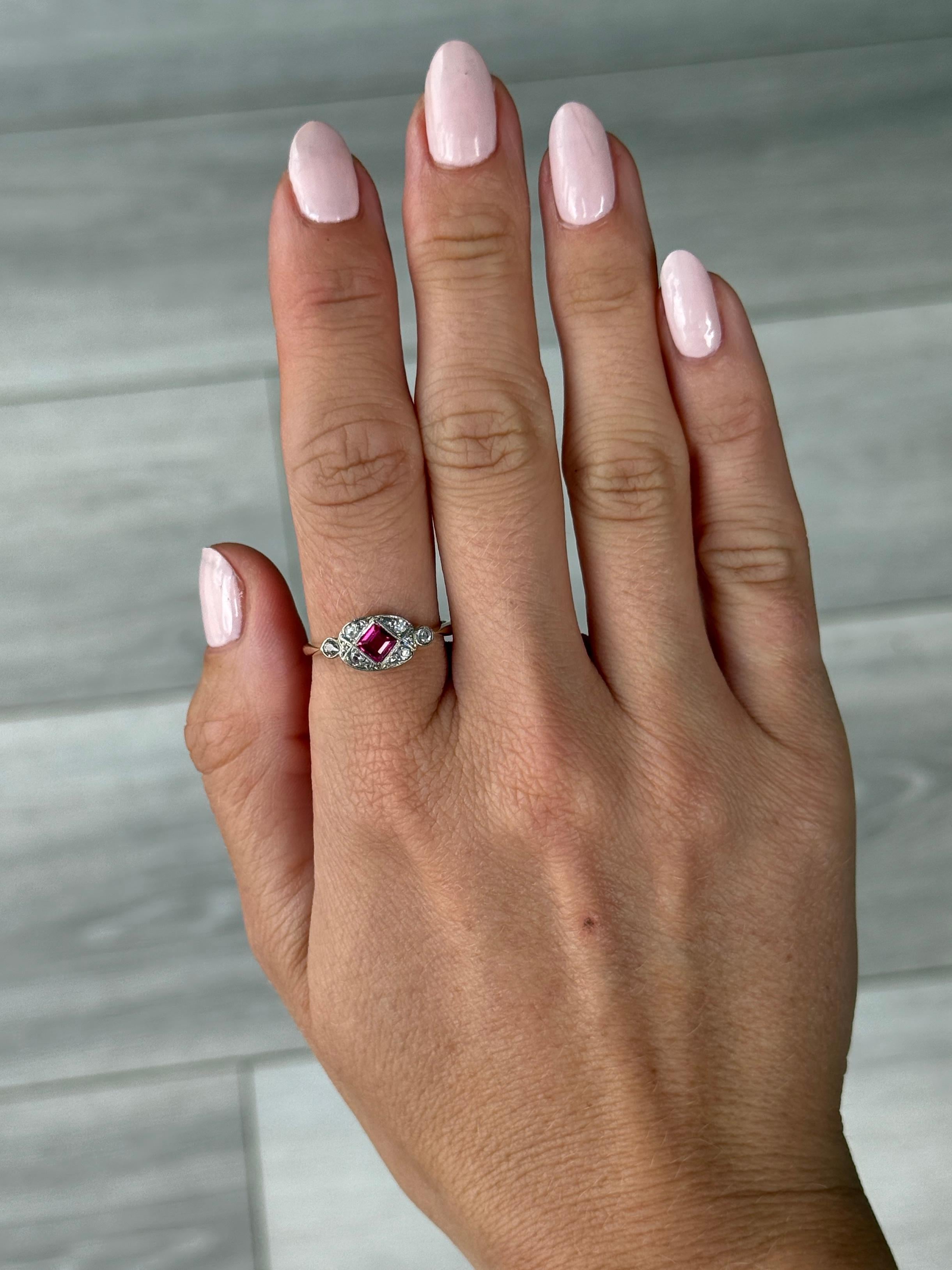 Art Deco Ruby and 18 Carat gold Panel Ring In Good Condition For Sale In Chipping Campden, GB