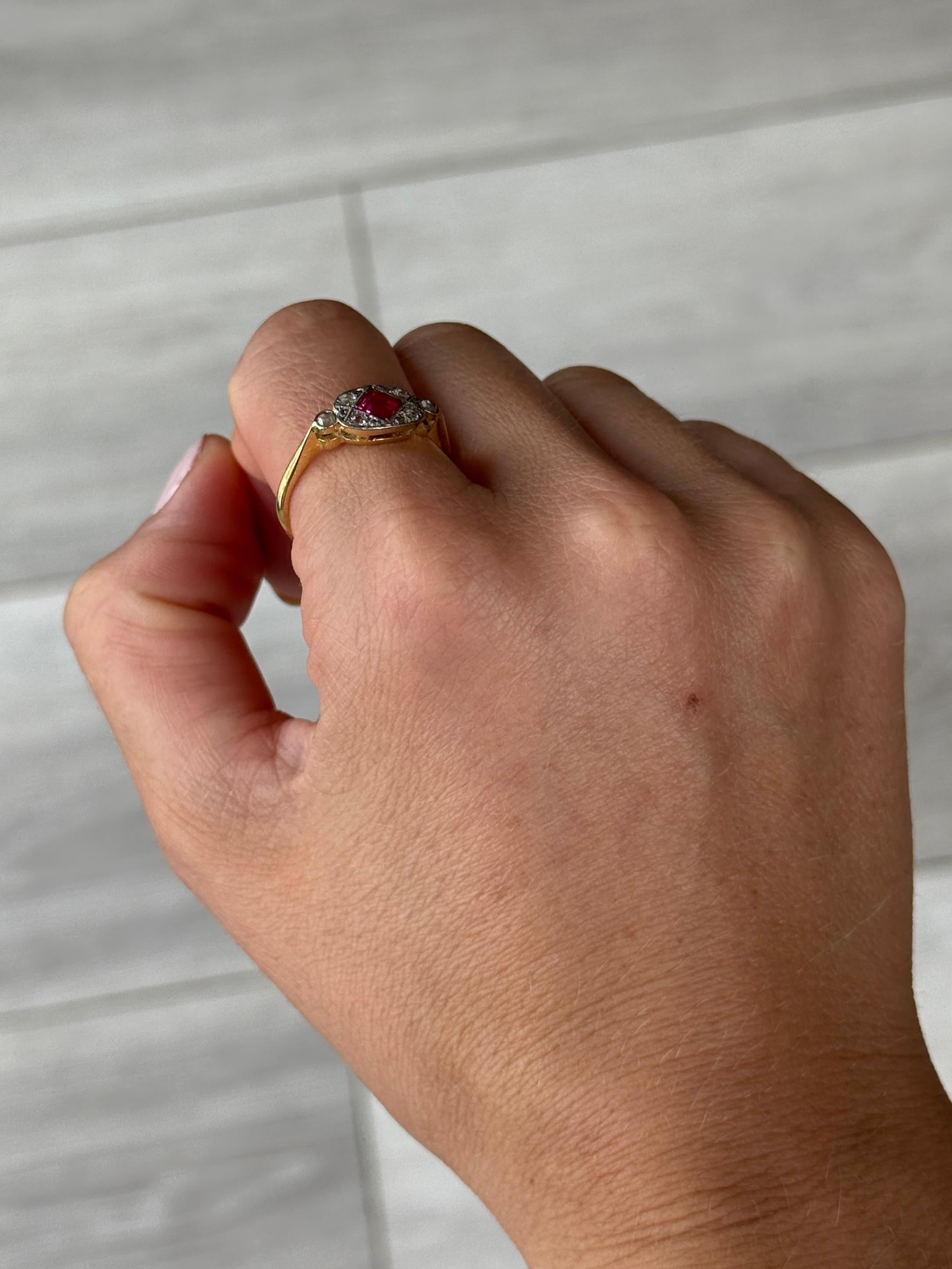 Art Deco Ruby and 18 Carat gold Panel Ring For Sale 1