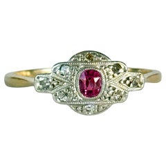Anello Art Deco con rubino e pannello in oro 18 carati