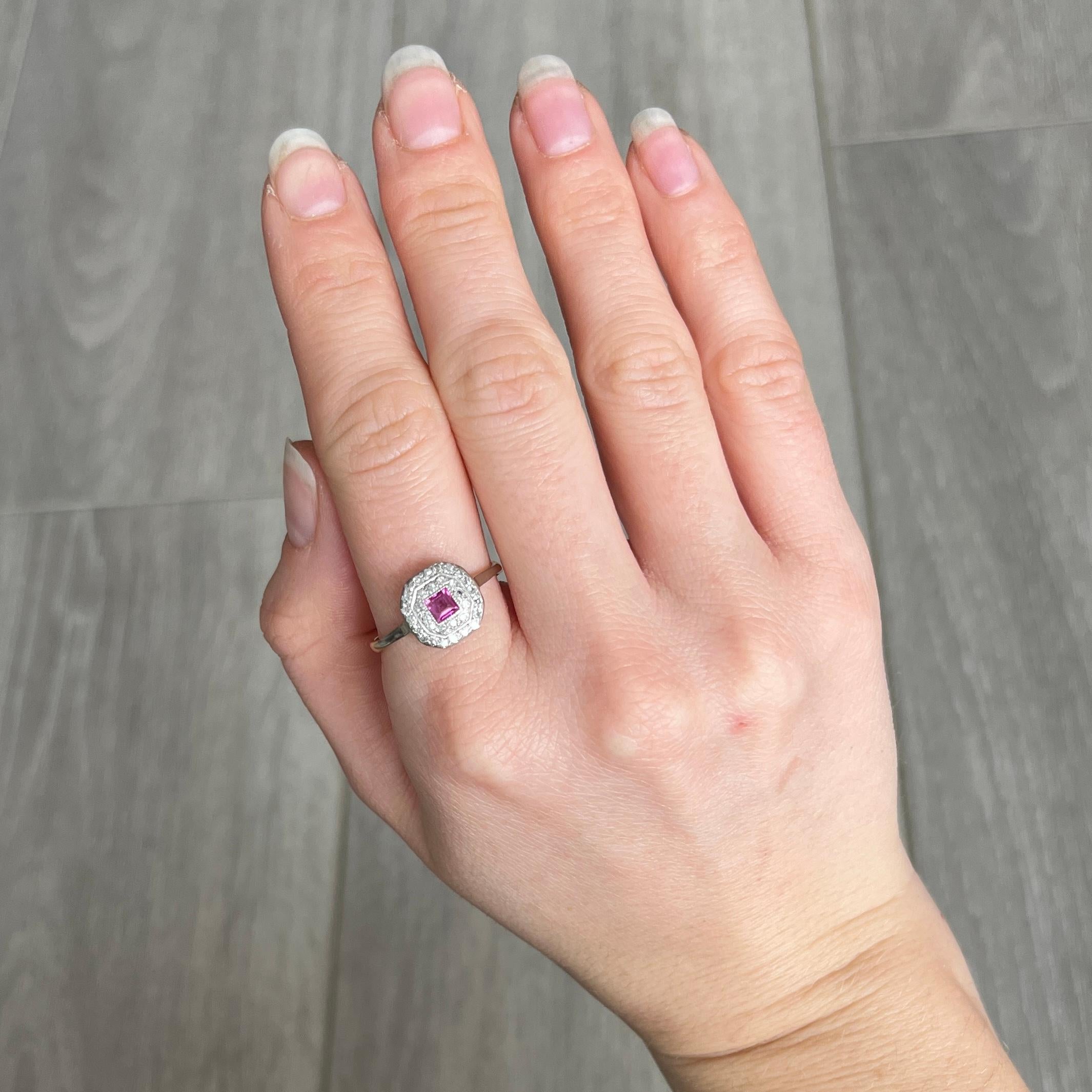 Taille ronde Bague à panneau Art déco en or 18 carats et platine avec rubis et diamants en vente