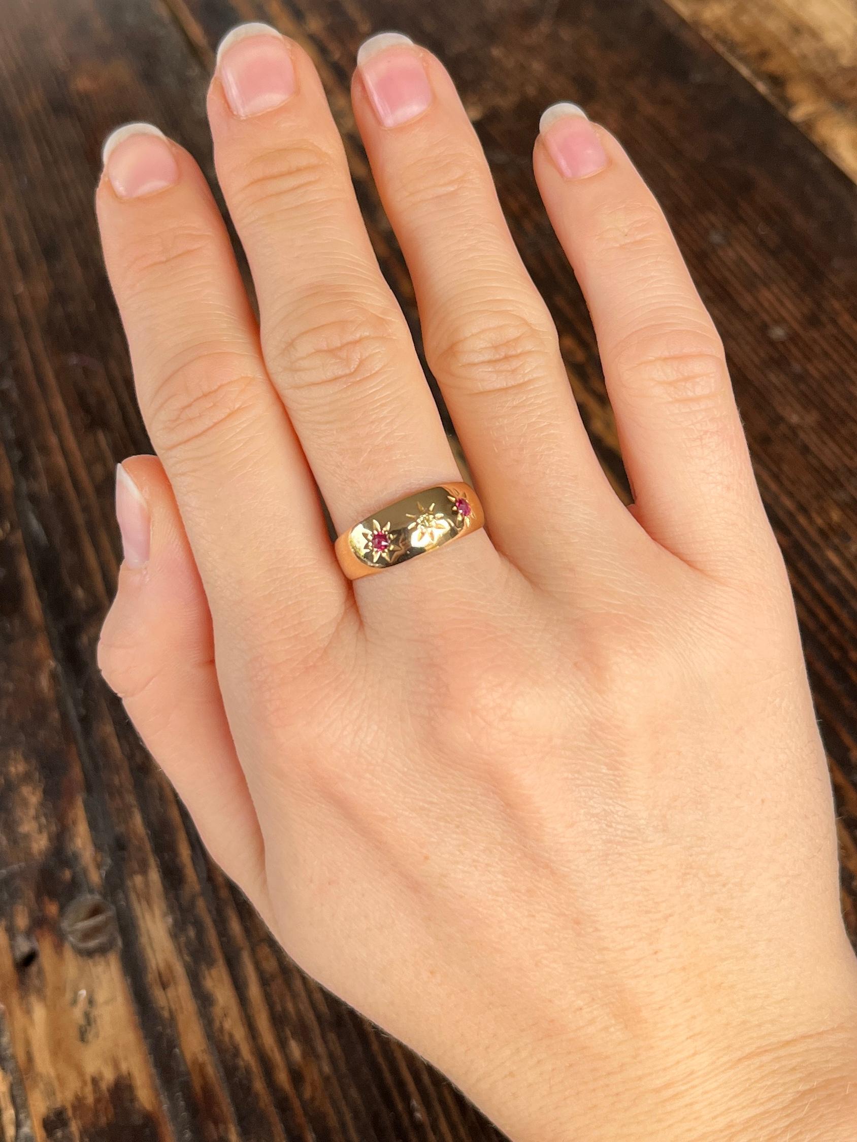 Round Cut Art Deco Ruby and Diamond 18 Carat Gold Three-Stone Gypsy Ring