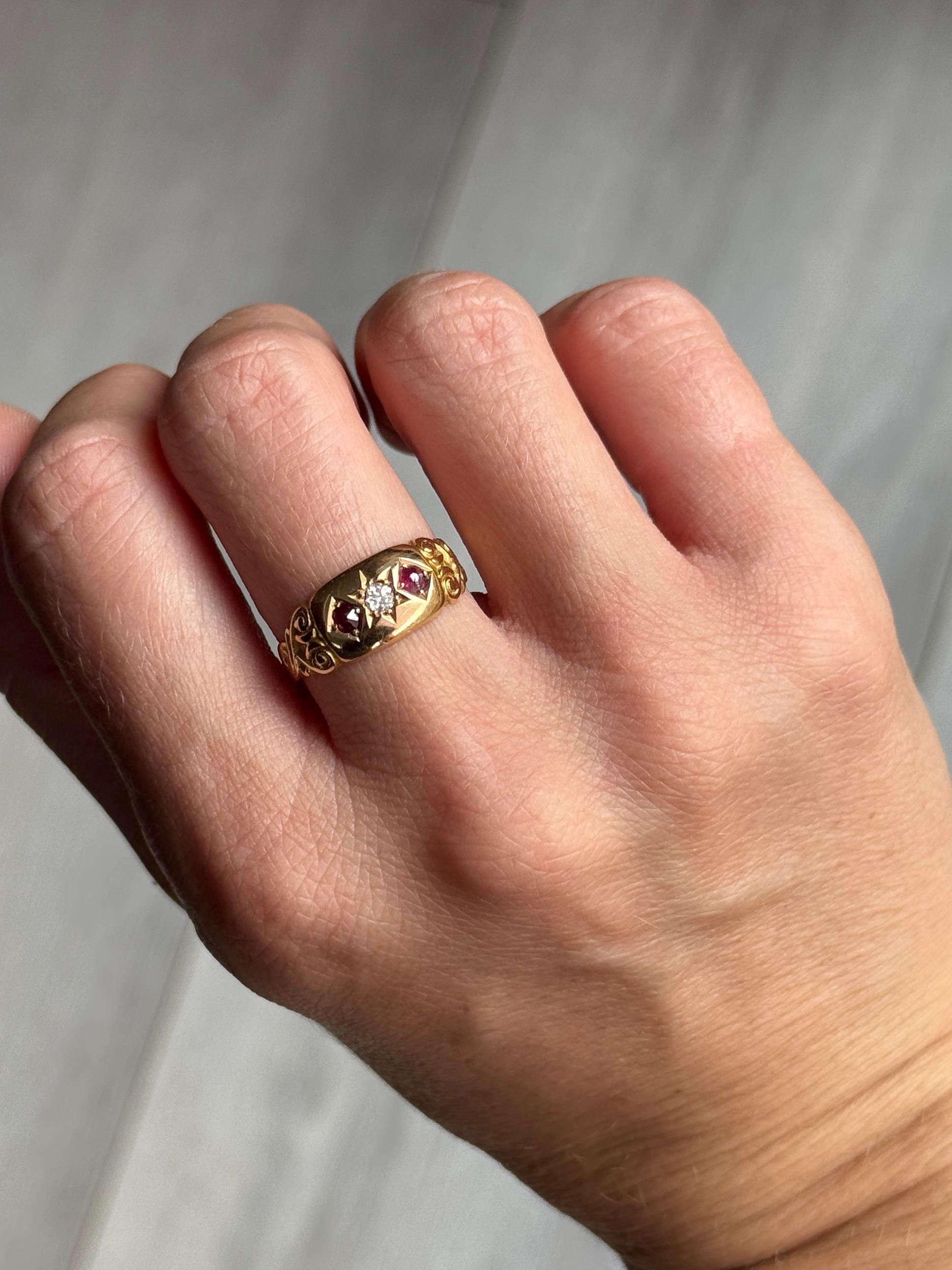 Art Deco Ruby and Diamond 18 Carat Gold Three-Stone Star Setting Ring In Good Condition For Sale In Chipping Campden, GB