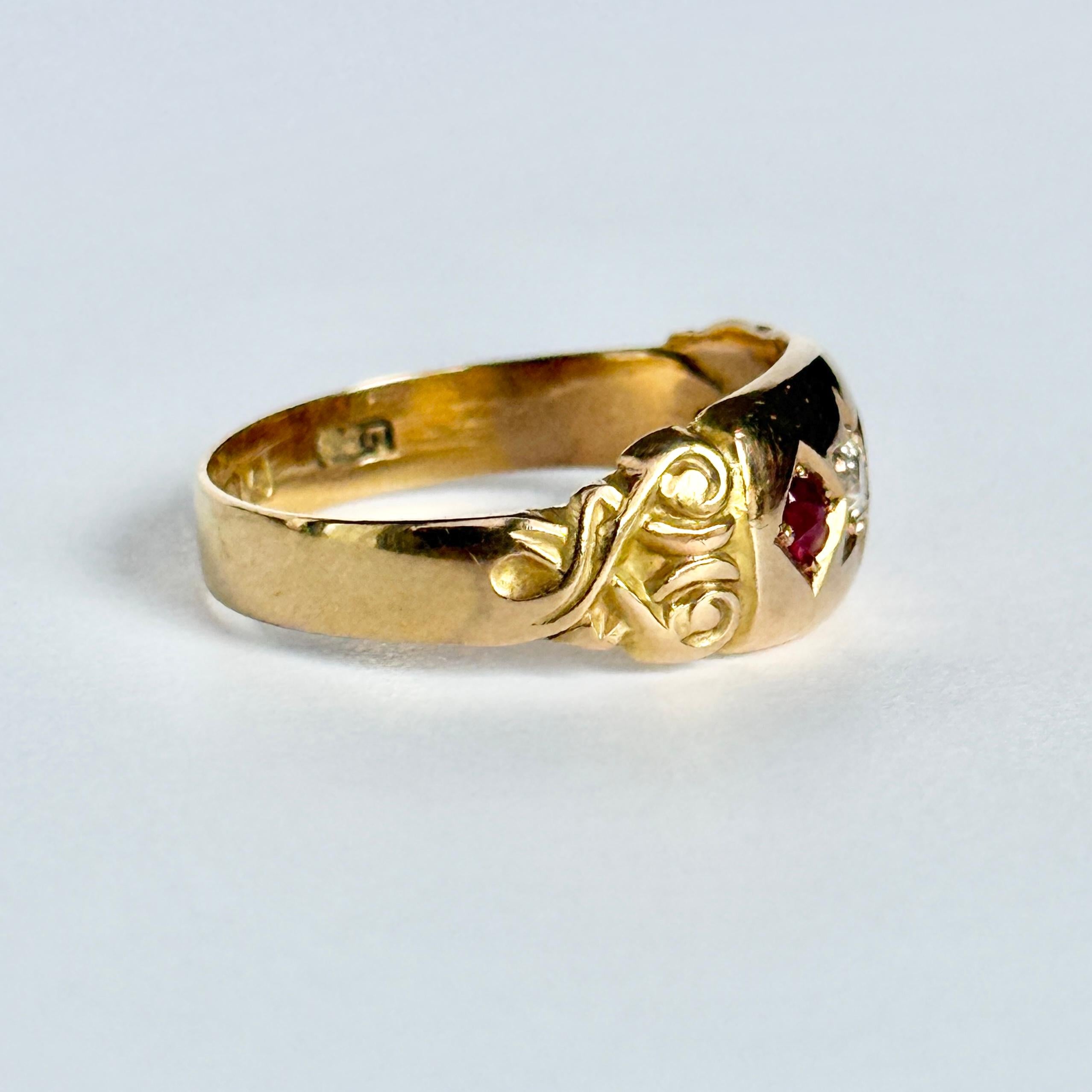 Art Deco Ruby and Diamond 18 Carat Gold Three-Stone Star Setting Ring For Sale 1