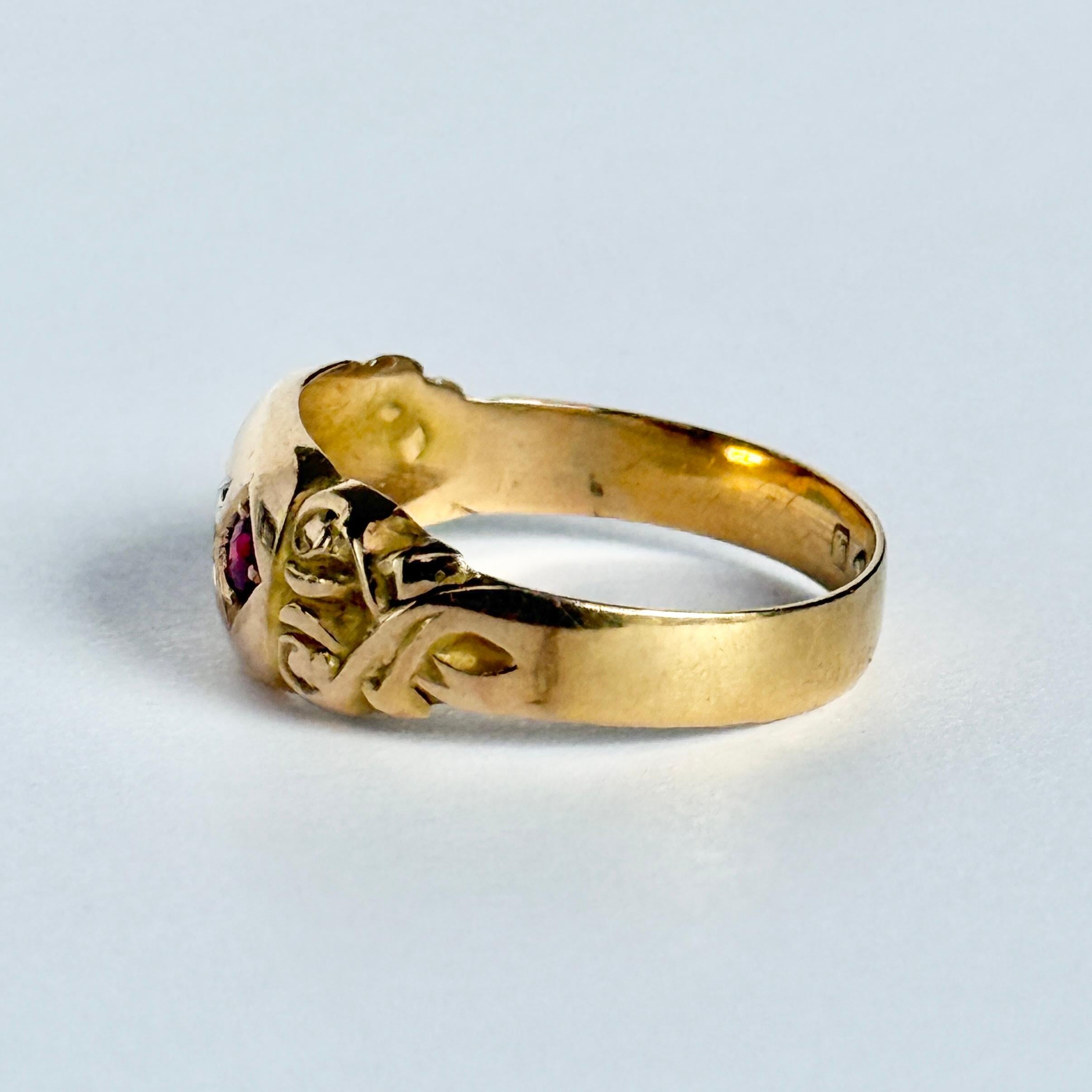 Art Deco Ruby and Diamond 18 Carat Gold Three-Stone Star Setting Ring For Sale 2