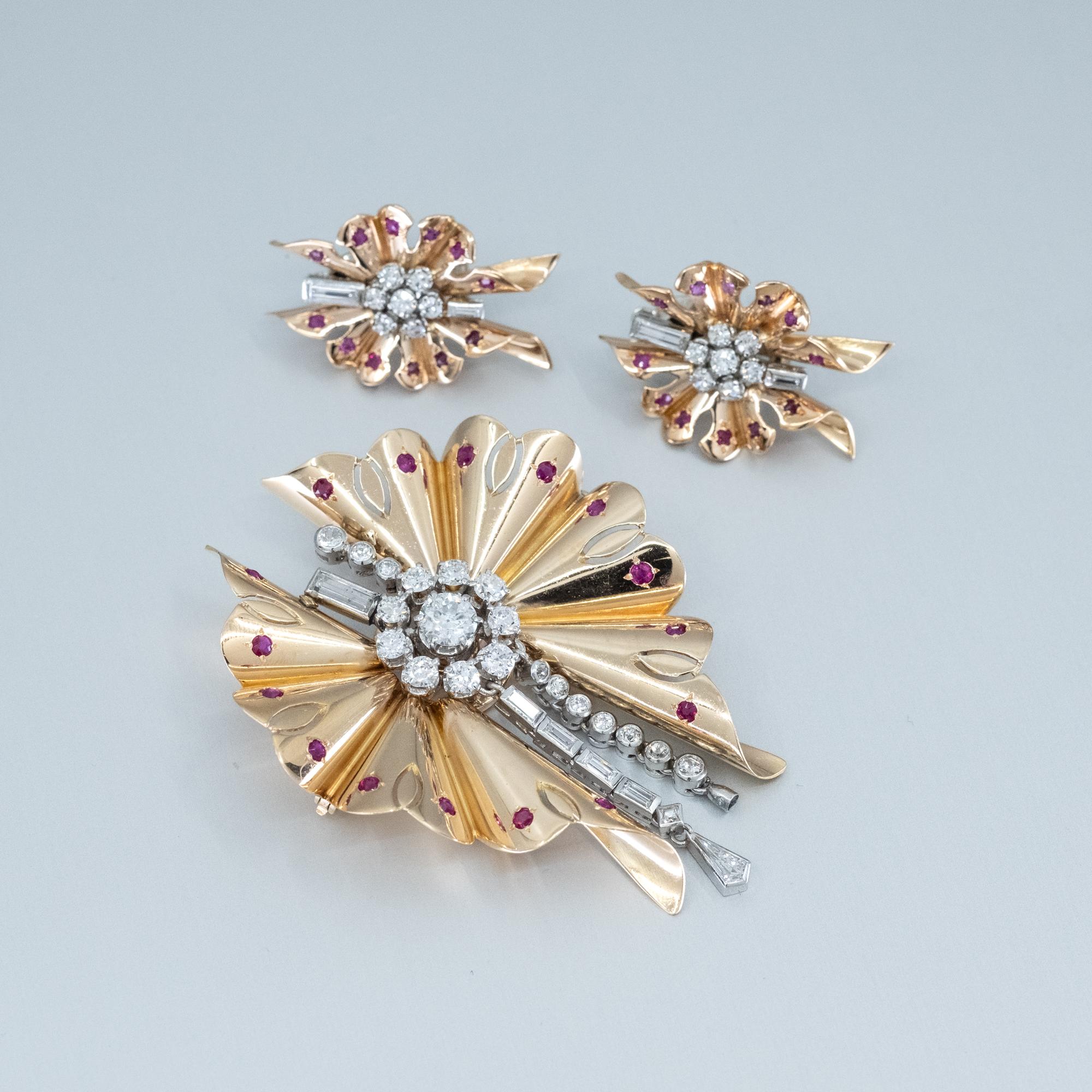 Women's or Men's Art Deco Ruby and Diamond clip-on earrings in 18ct gold. For Sale