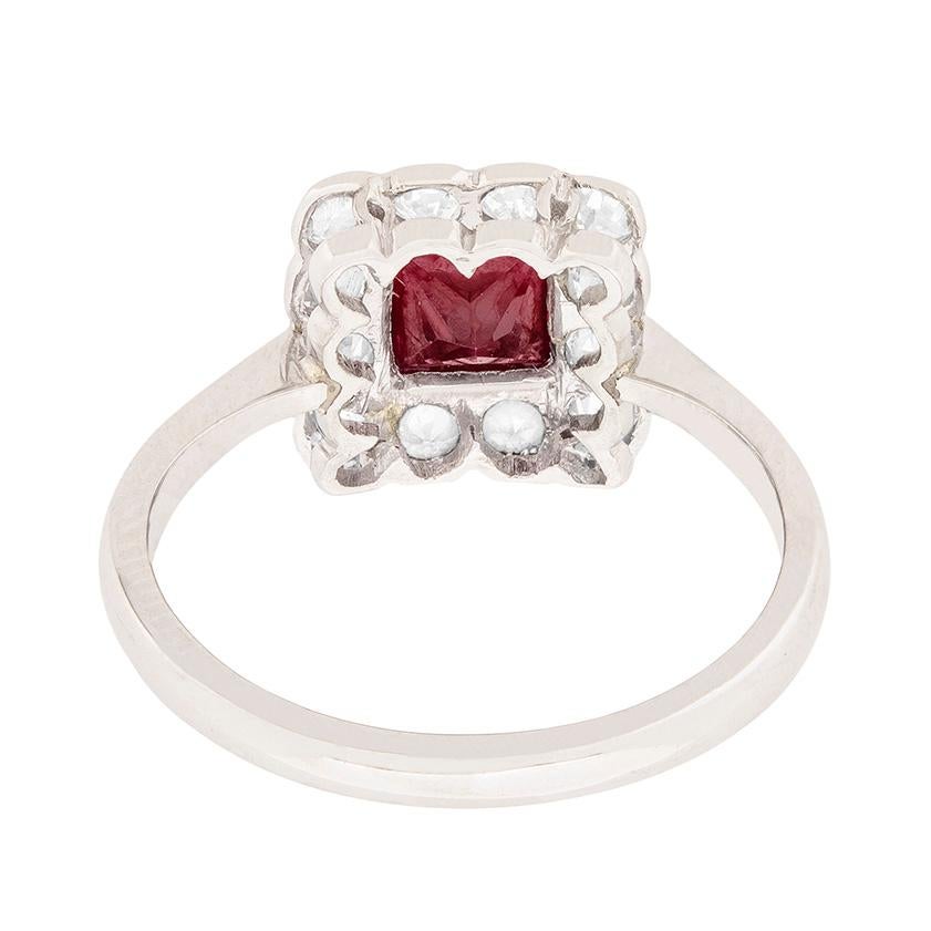 Art Deco Ruby and Diamond Cluster Ring, circa 1920s In Good Condition For Sale In London, GB