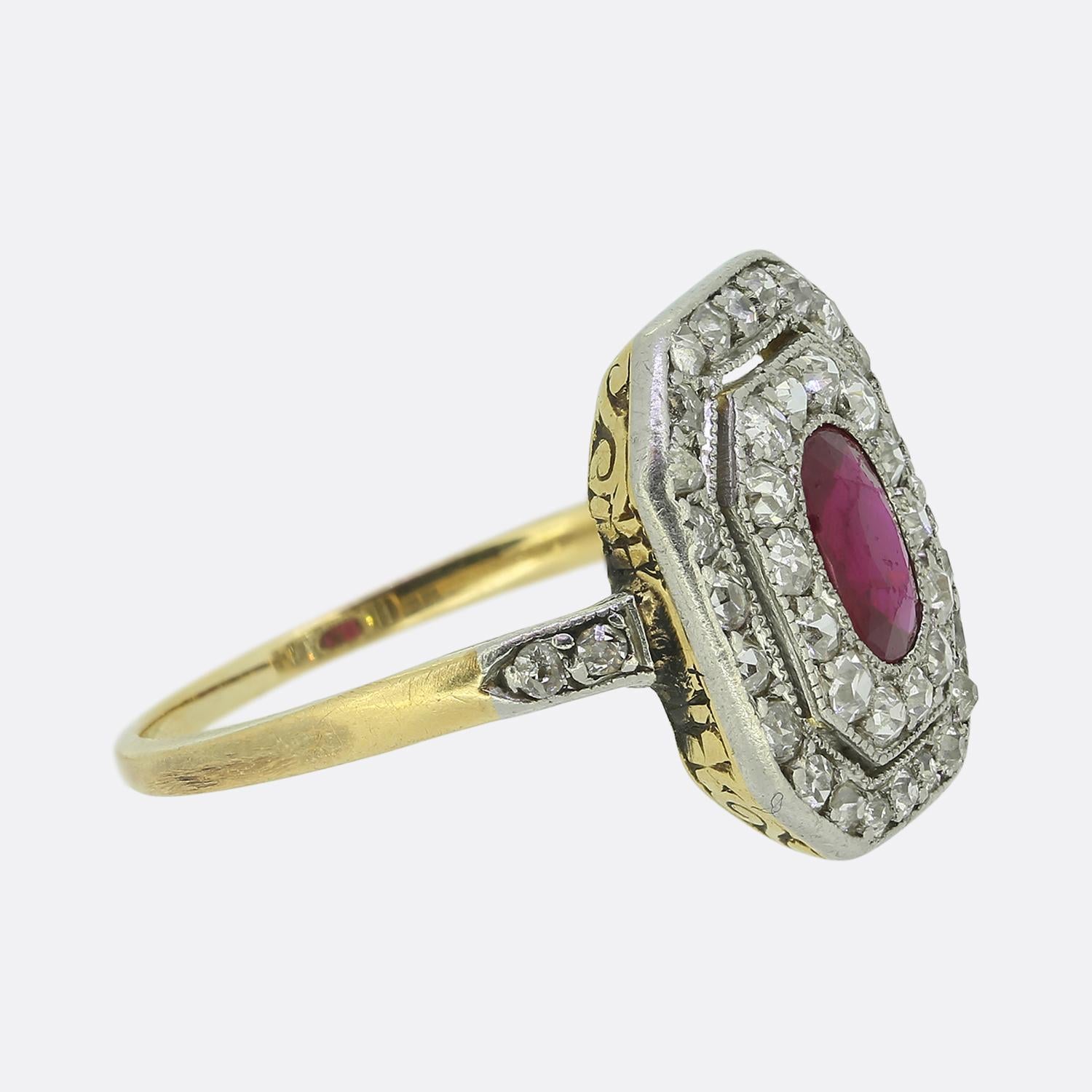 Art Deco Rubin- und Diamant-Cluster-Ring (Art déco) im Angebot