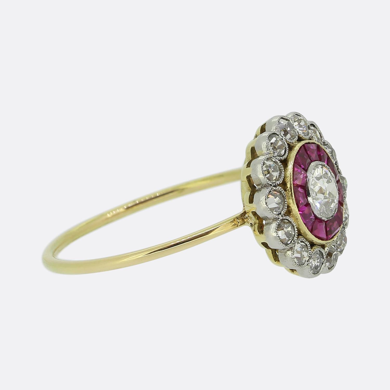 Art Deco Rubin- und Diamant-Cluster-Ring (Art déco) im Angebot