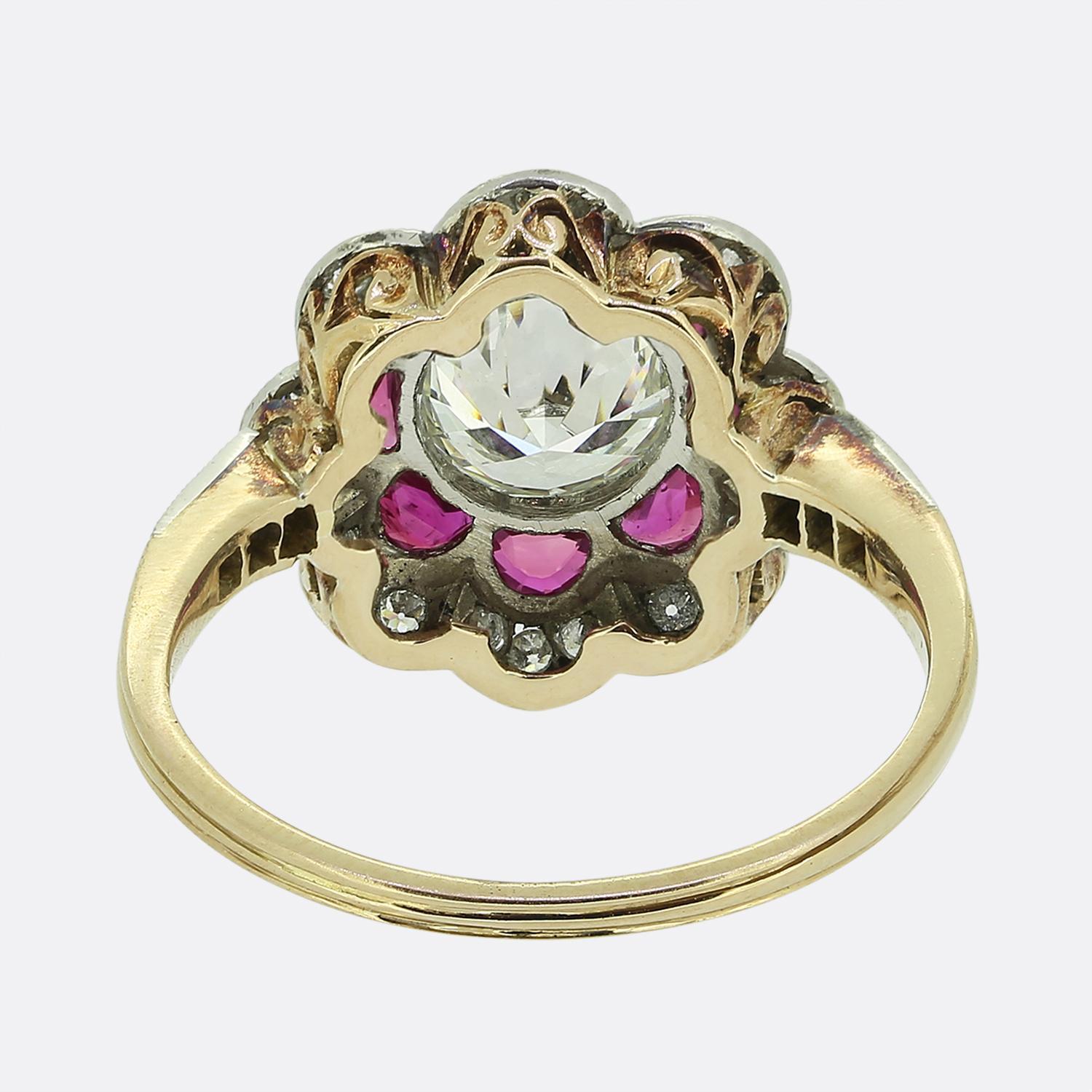Art Deco Ruby and Diamond Cluster Ring In Good Condition In London, GB