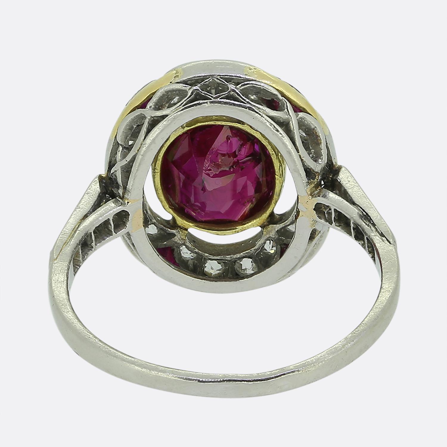 Art Deco Rubin- und Diamant-Cluster-Ring (Alteuropäischer Brillantschliff) im Angebot