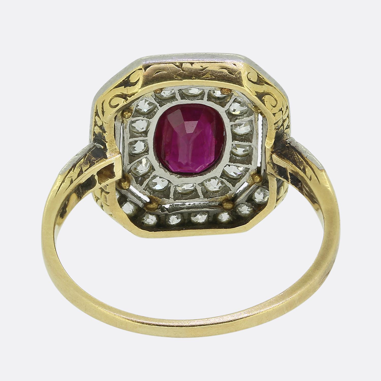 Art Deco Rubin- und Diamant-Cluster-Ring (Ovalschliff) im Angebot