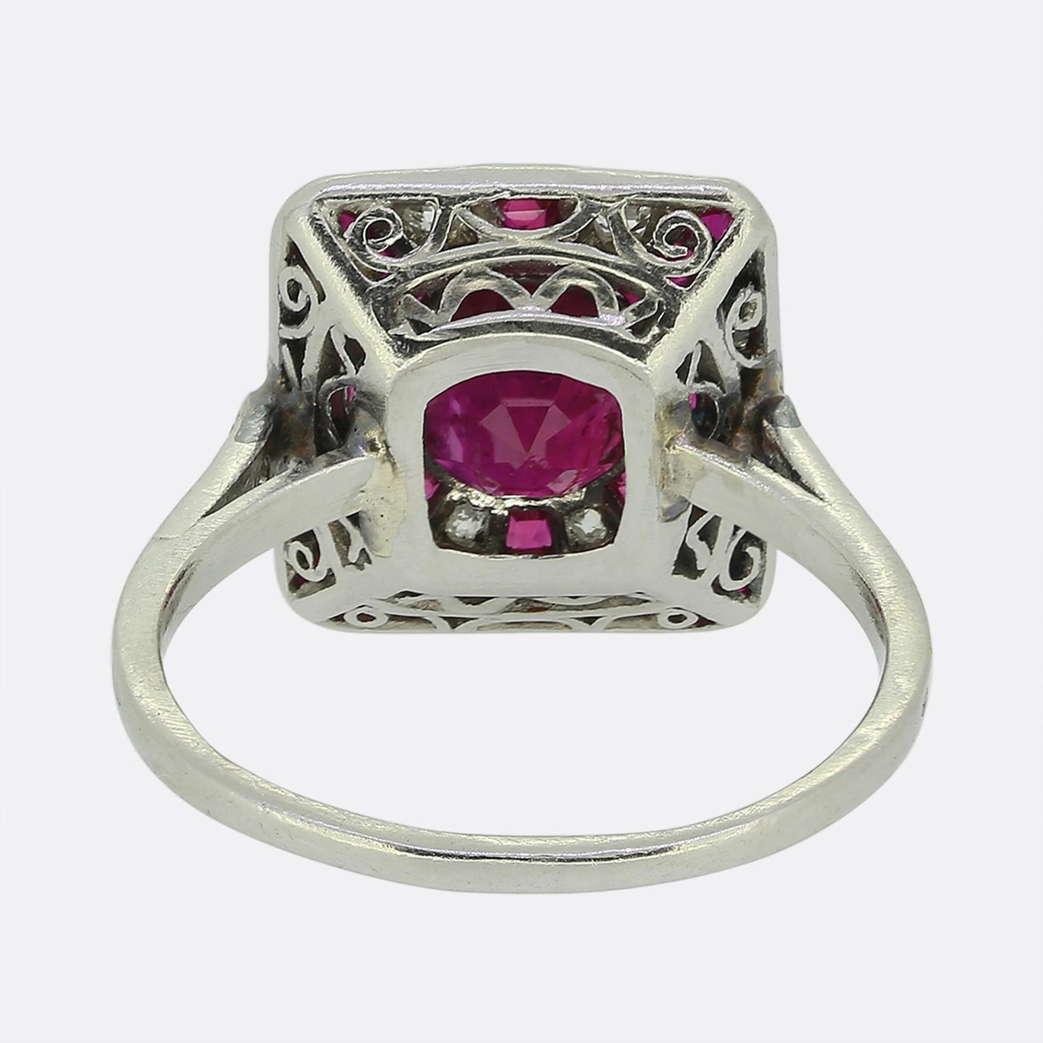 Art Deco Rubin- und Diamant-Cluster-Ring (Alteuropäischer Brillantschliff) im Angebot