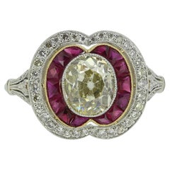 Anillo Art Decó de Rubí y Diamantes en Racimo