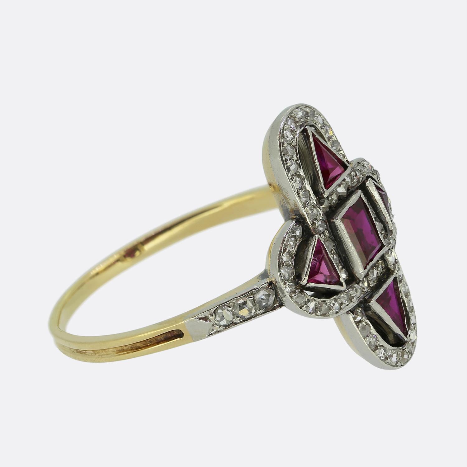 Art Deco Rubin und Diamant Kleiderring (Art déco) im Angebot