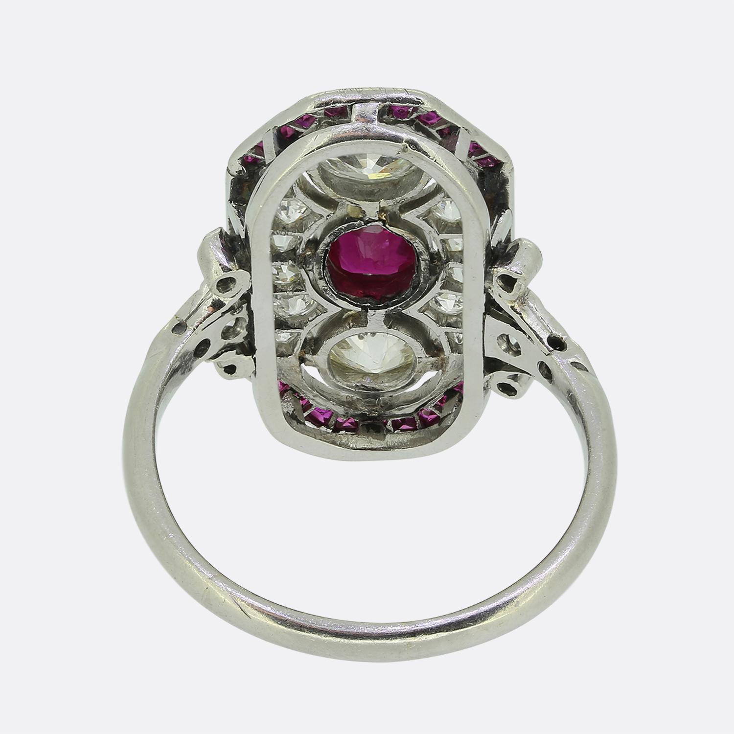 Anillo de Vestido Art Decó de Rubíes y Diamantes en Bueno estado para la venta en London, GB