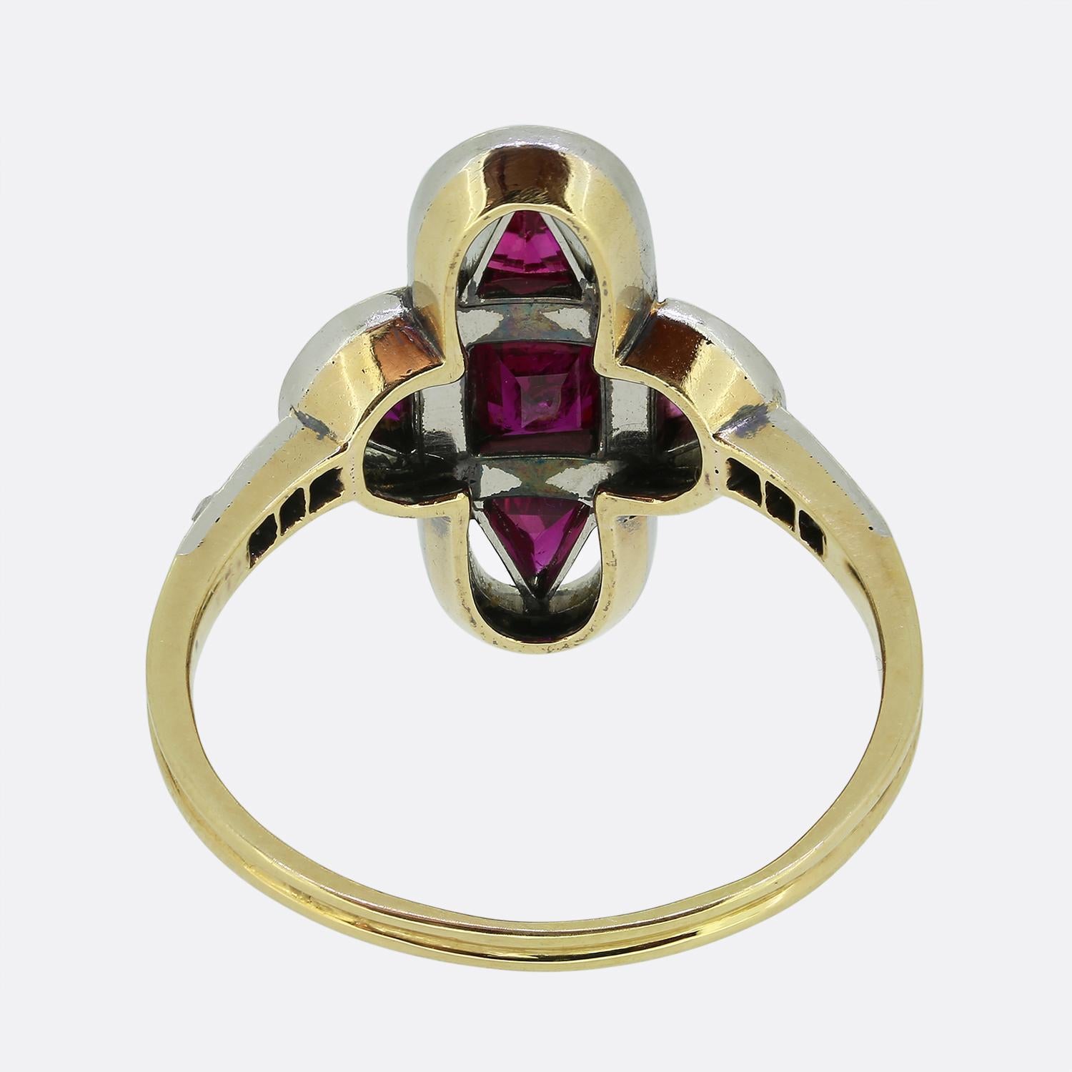 Art Deco Rubin und Diamant Kleiderring (Carréeschliff) im Angebot