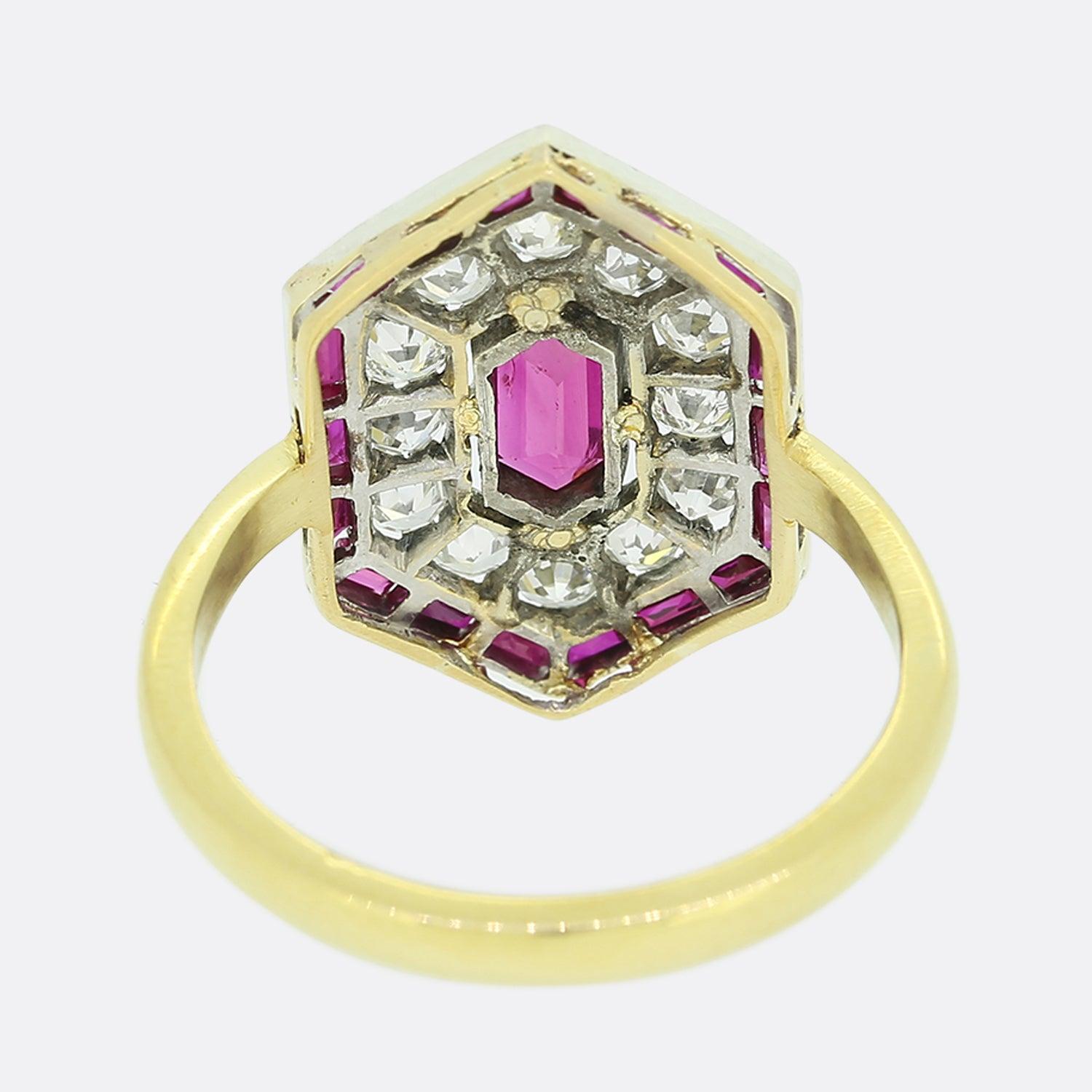 Art Deco Ruby and Diamond Hexagonal Cluster Ring In Good Condition For Sale In London, GB