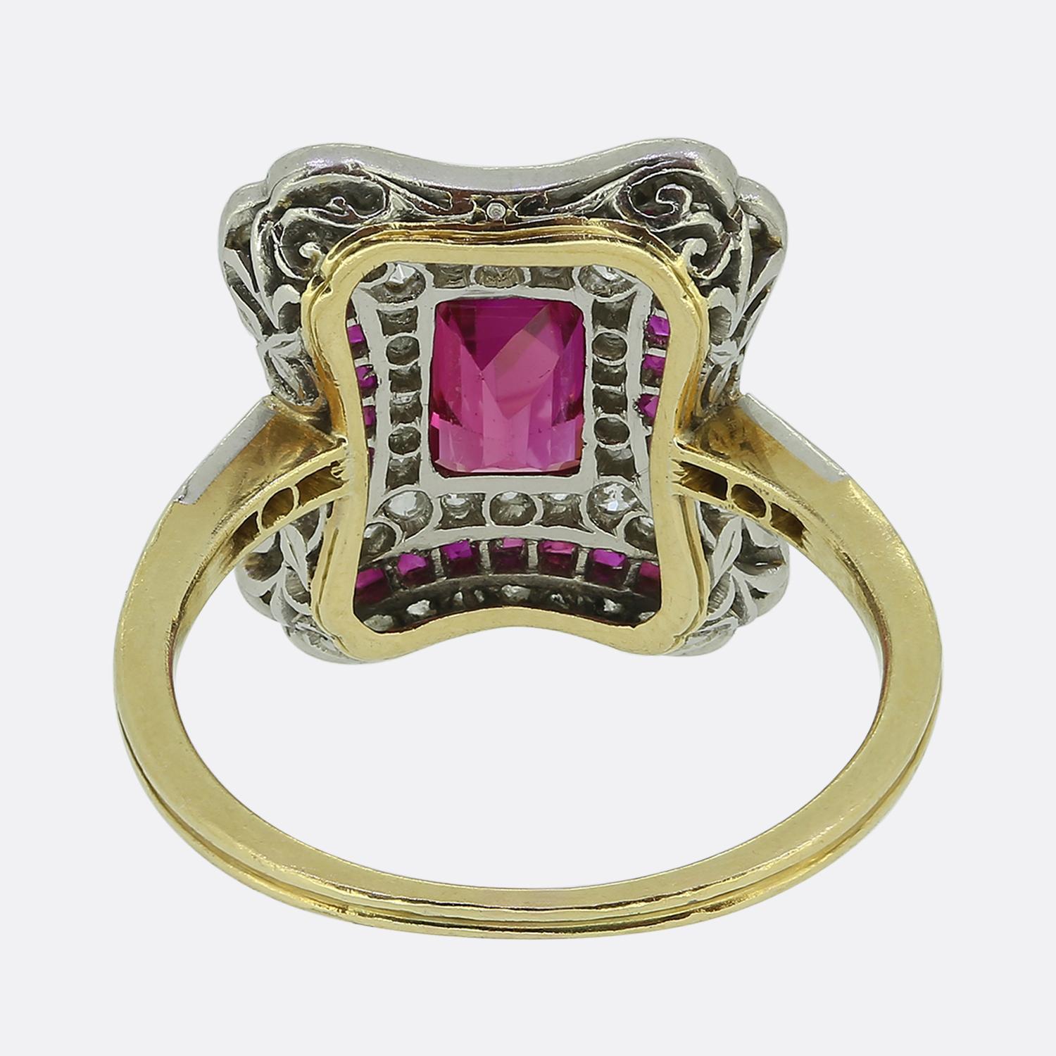 Taglio baguette Anello Art Deco con placca di rubini e diamanti in vendita