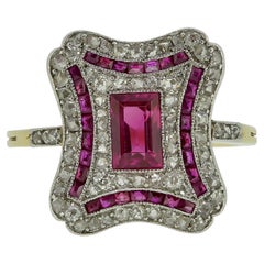 Anello Art Deco con placca di rubini e diamanti